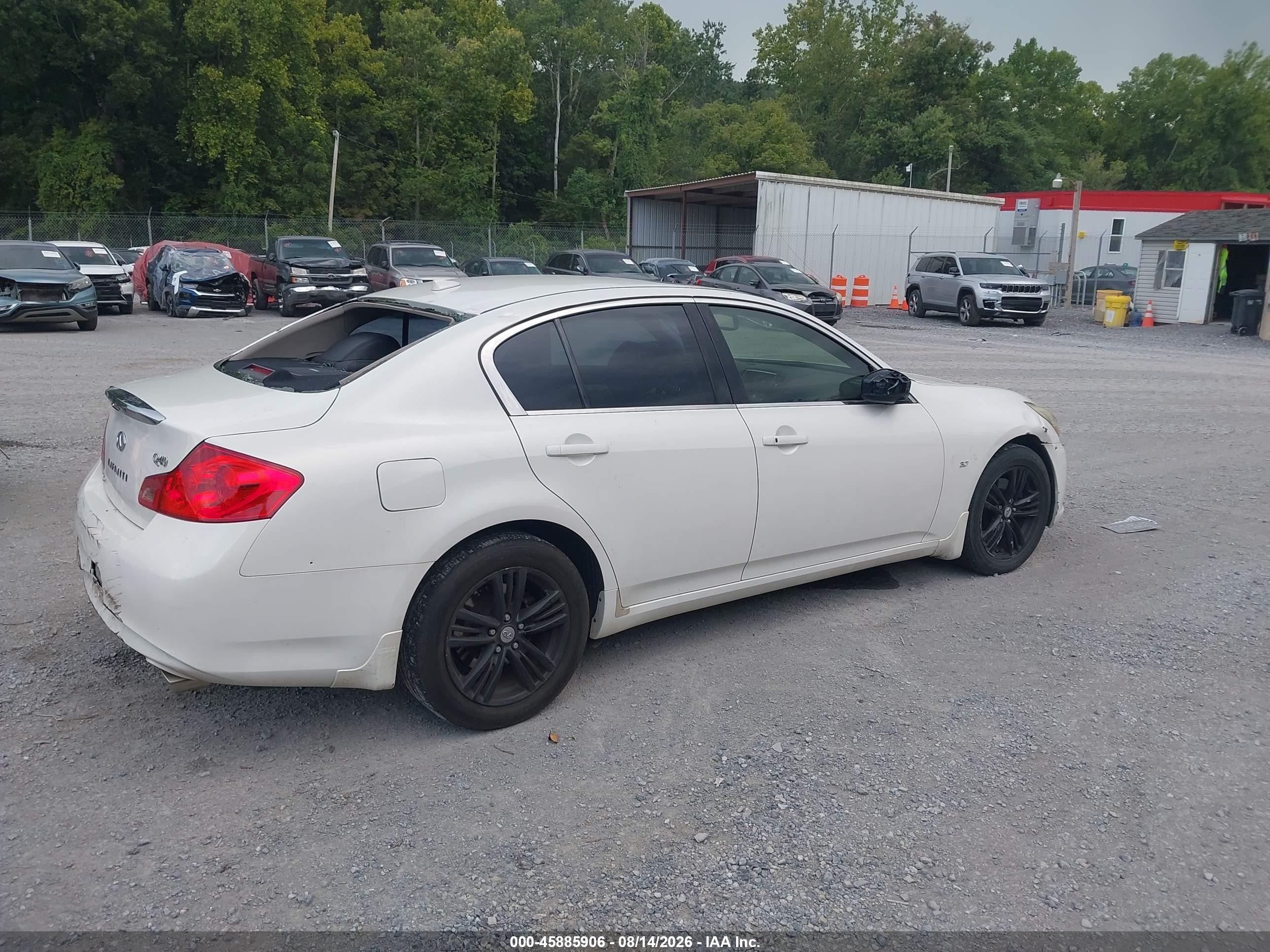 2015 Infiniti Q40   White vin: JN1CV6AR2FM651486