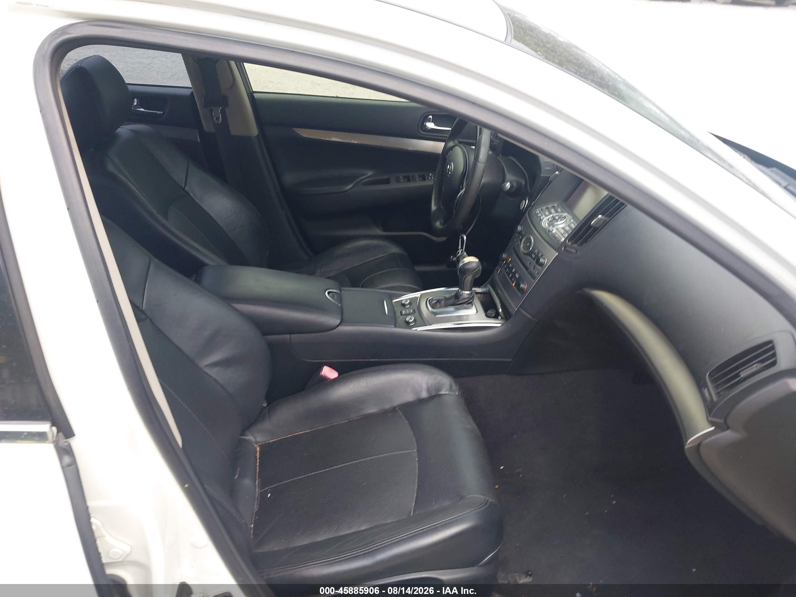 2015 Infiniti Q40   White vin: JN1CV6AR2FM651486
