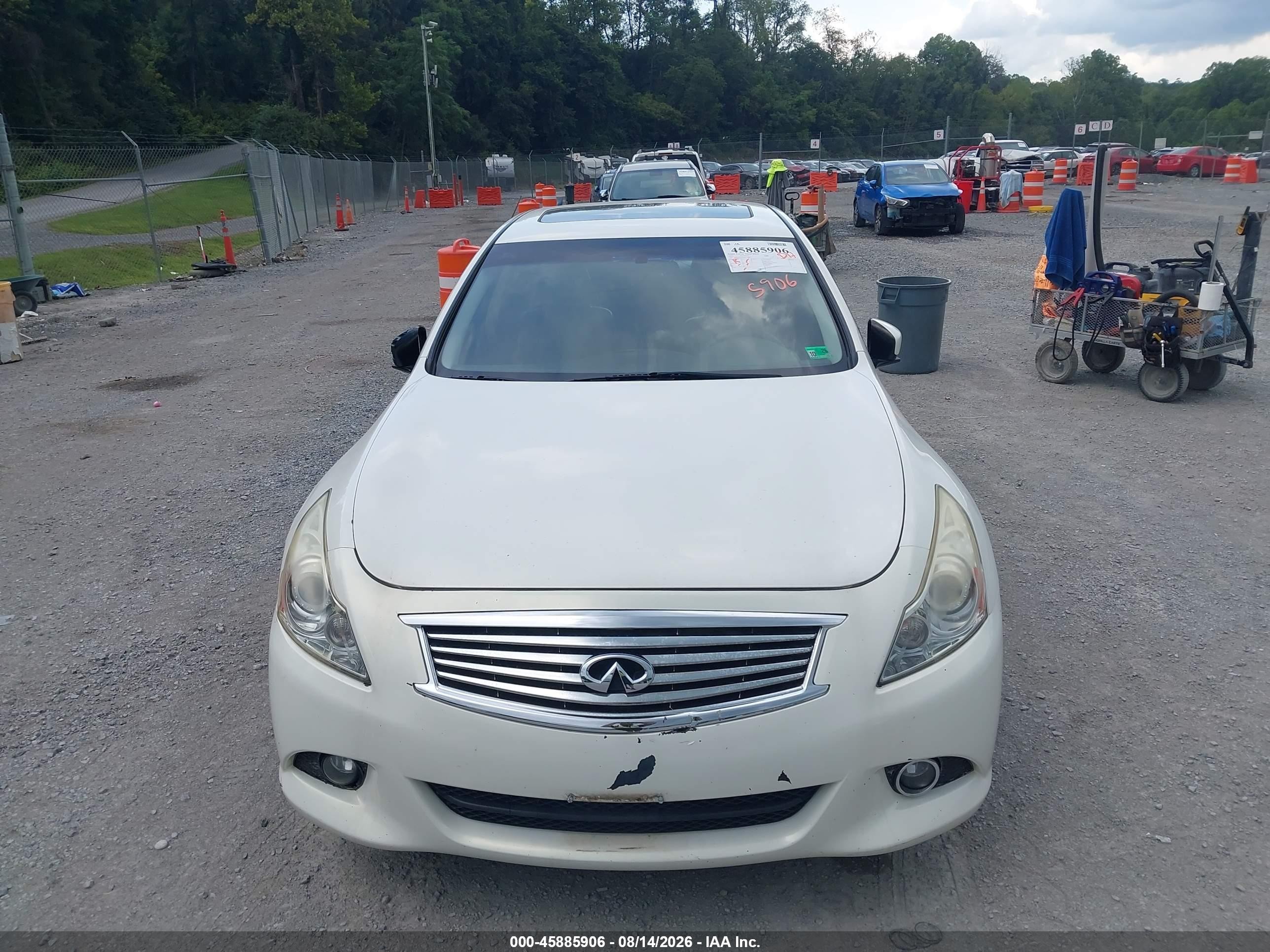 2015 Infiniti Q40   White vin: JN1CV6AR2FM651486