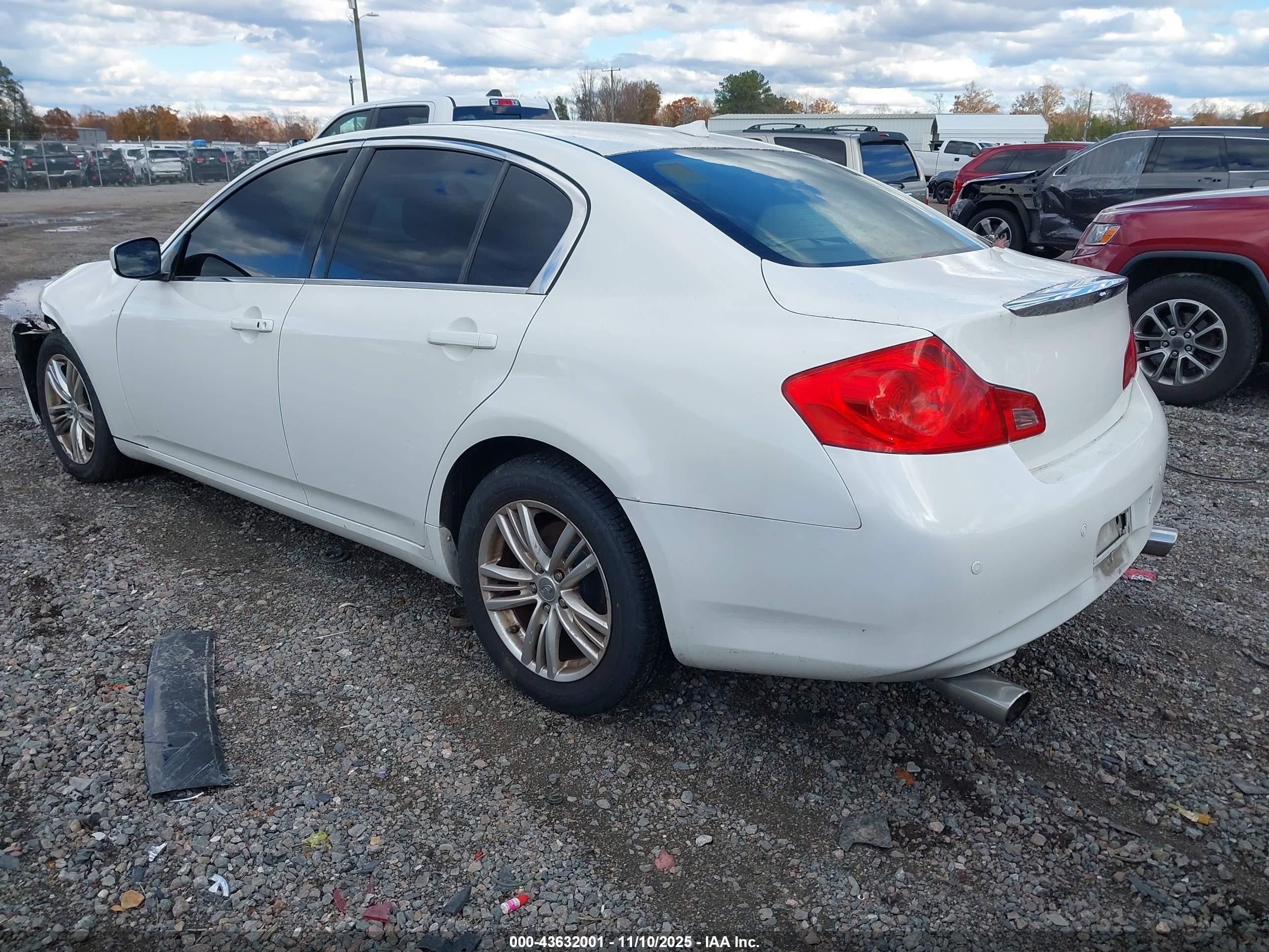 2011 Infiniti G37x   White vin: JN1CV6AR3BM352339