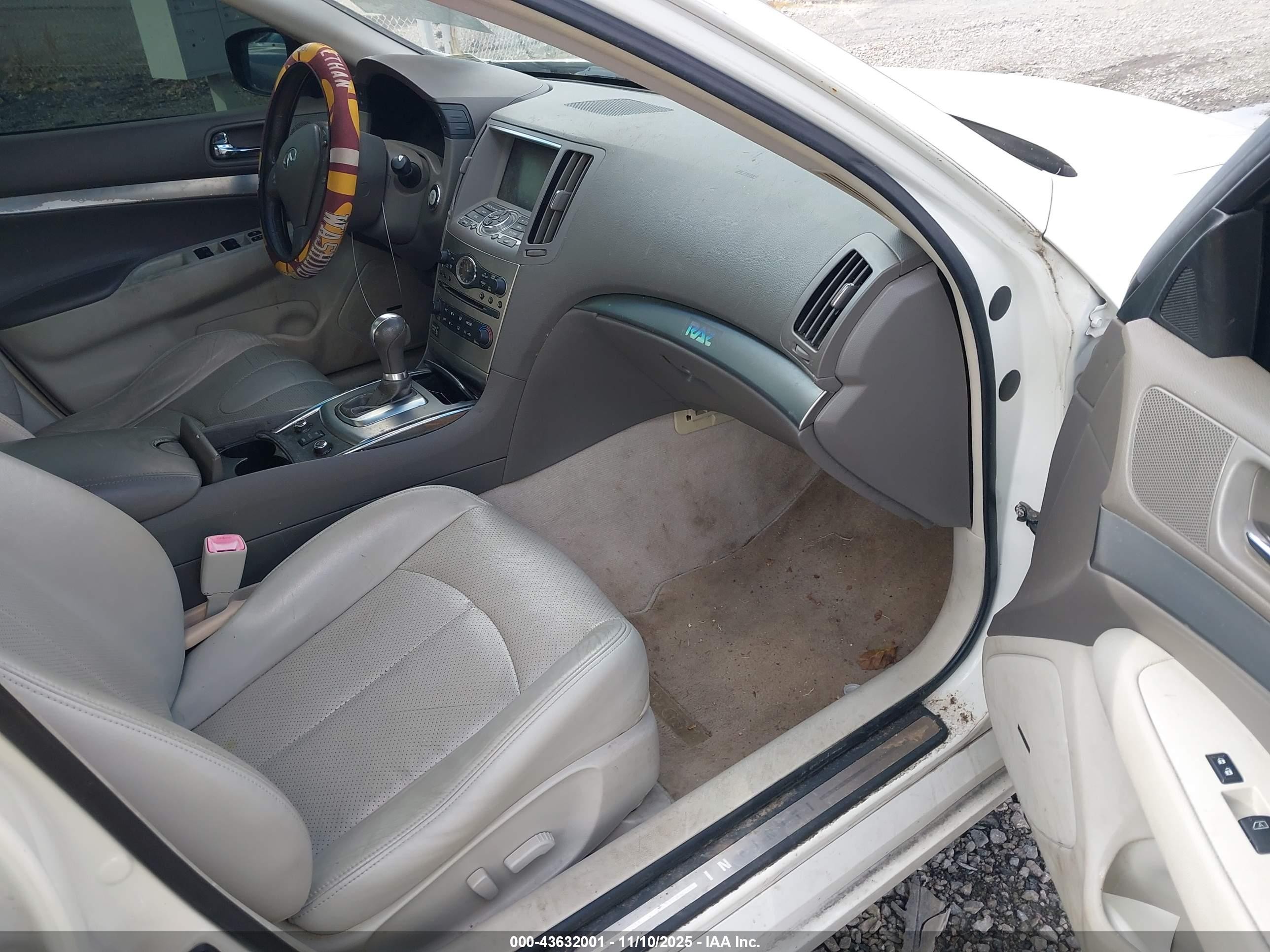 2011 Infiniti G37x   White vin: JN1CV6AR3BM352339
