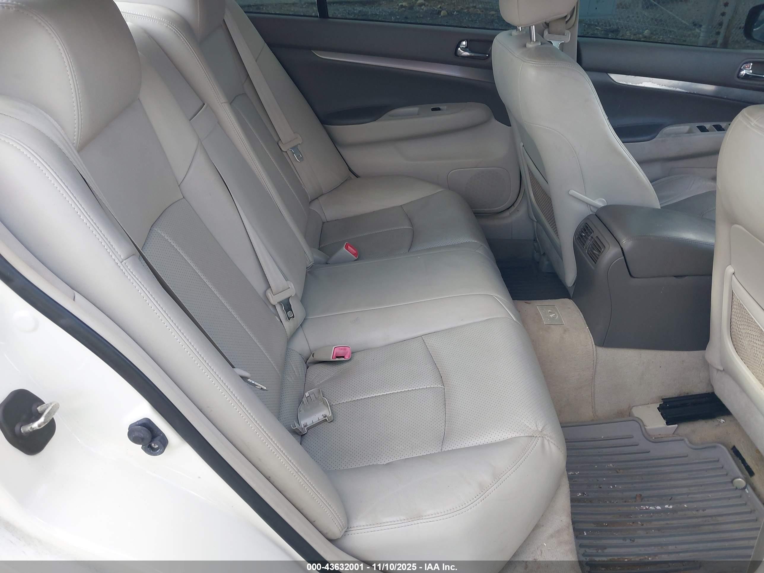 2011 Infiniti G37x   White vin: JN1CV6AR3BM352339