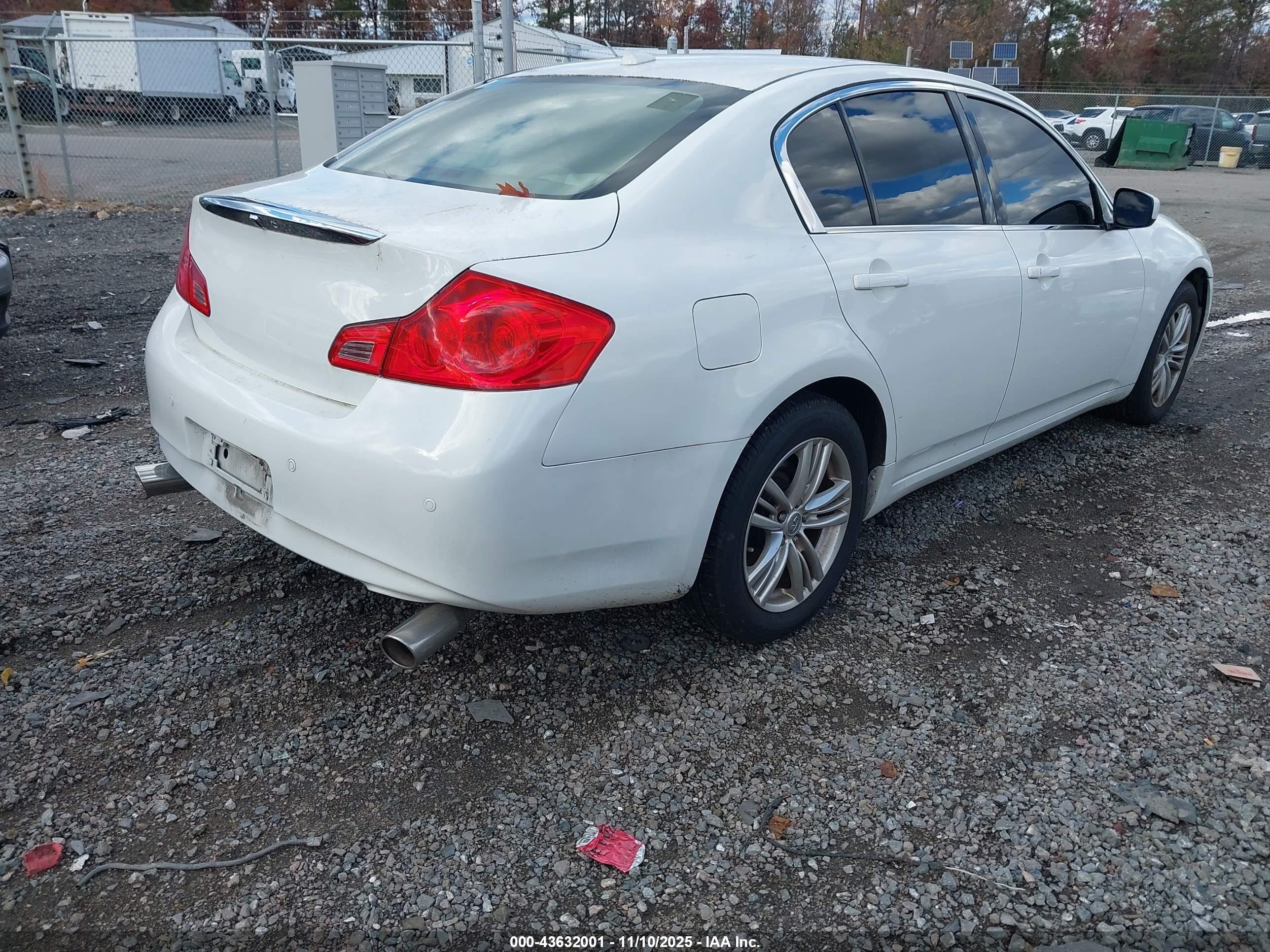 2011 Infiniti G37x   White vin: JN1CV6AR3BM352339