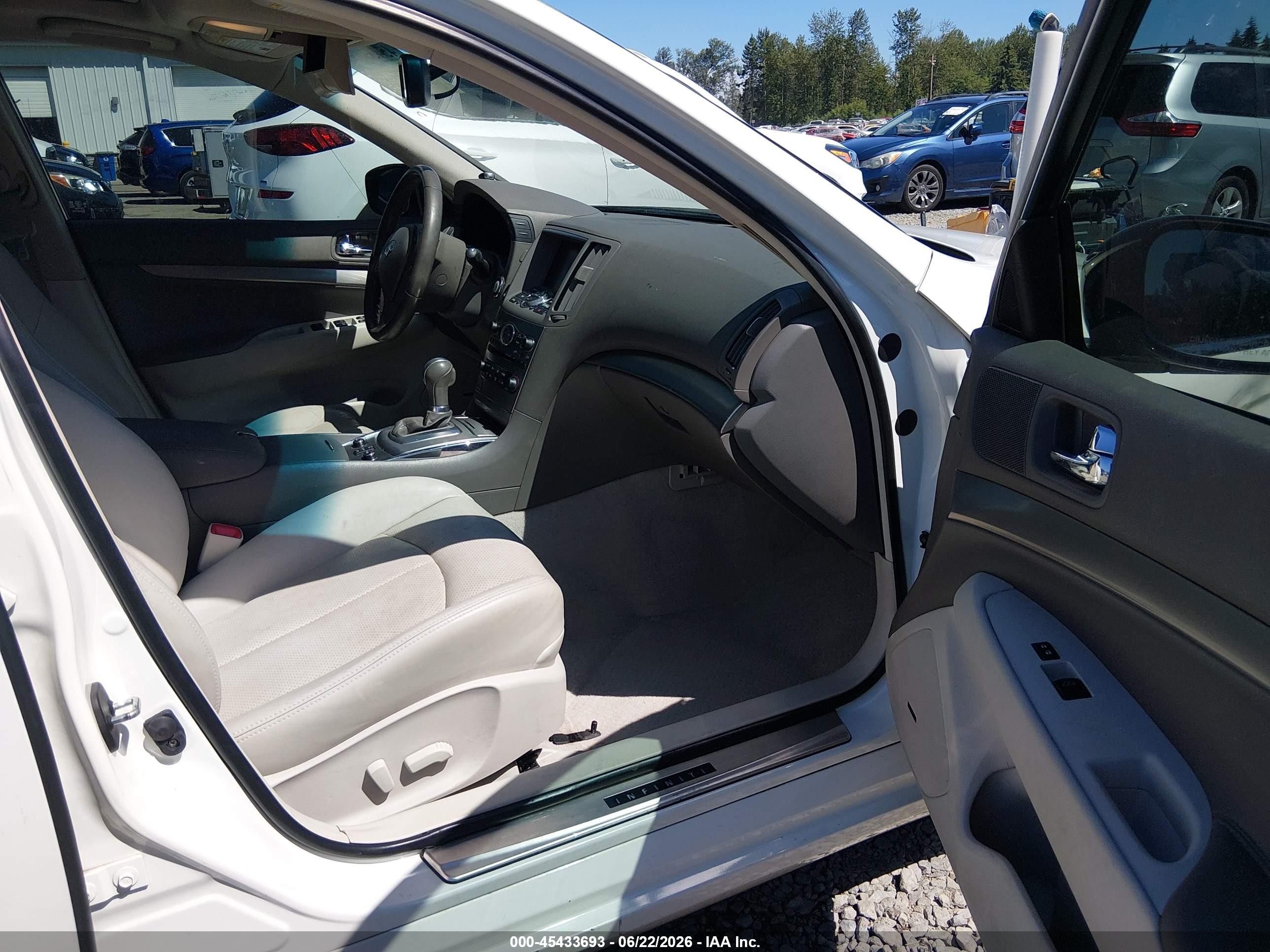 2013 Infiniti G37x White vin: JN1CV6AR3DM765056