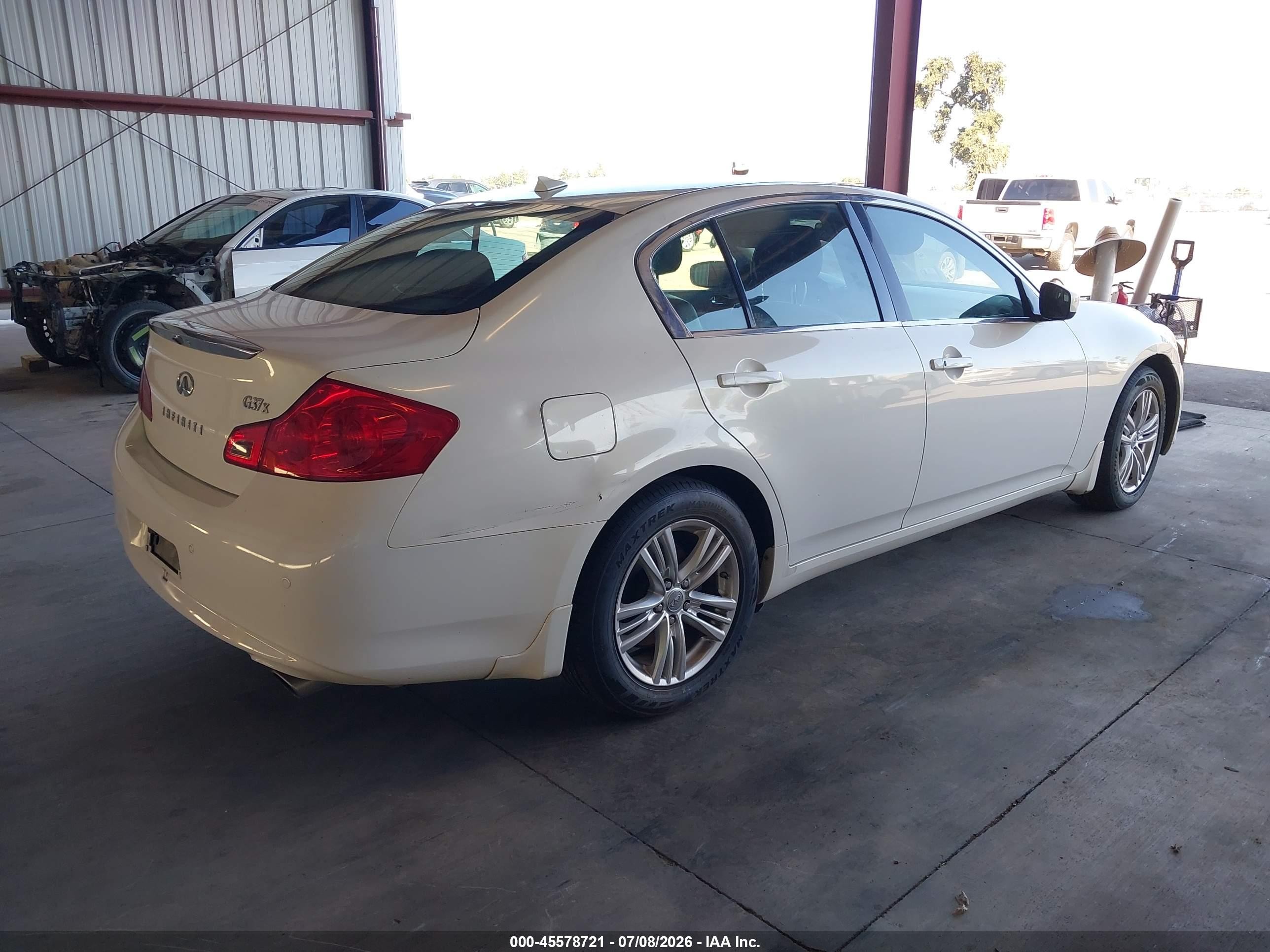 2013 Infiniti G37x   White vin: JN1CV6AR3DM767745