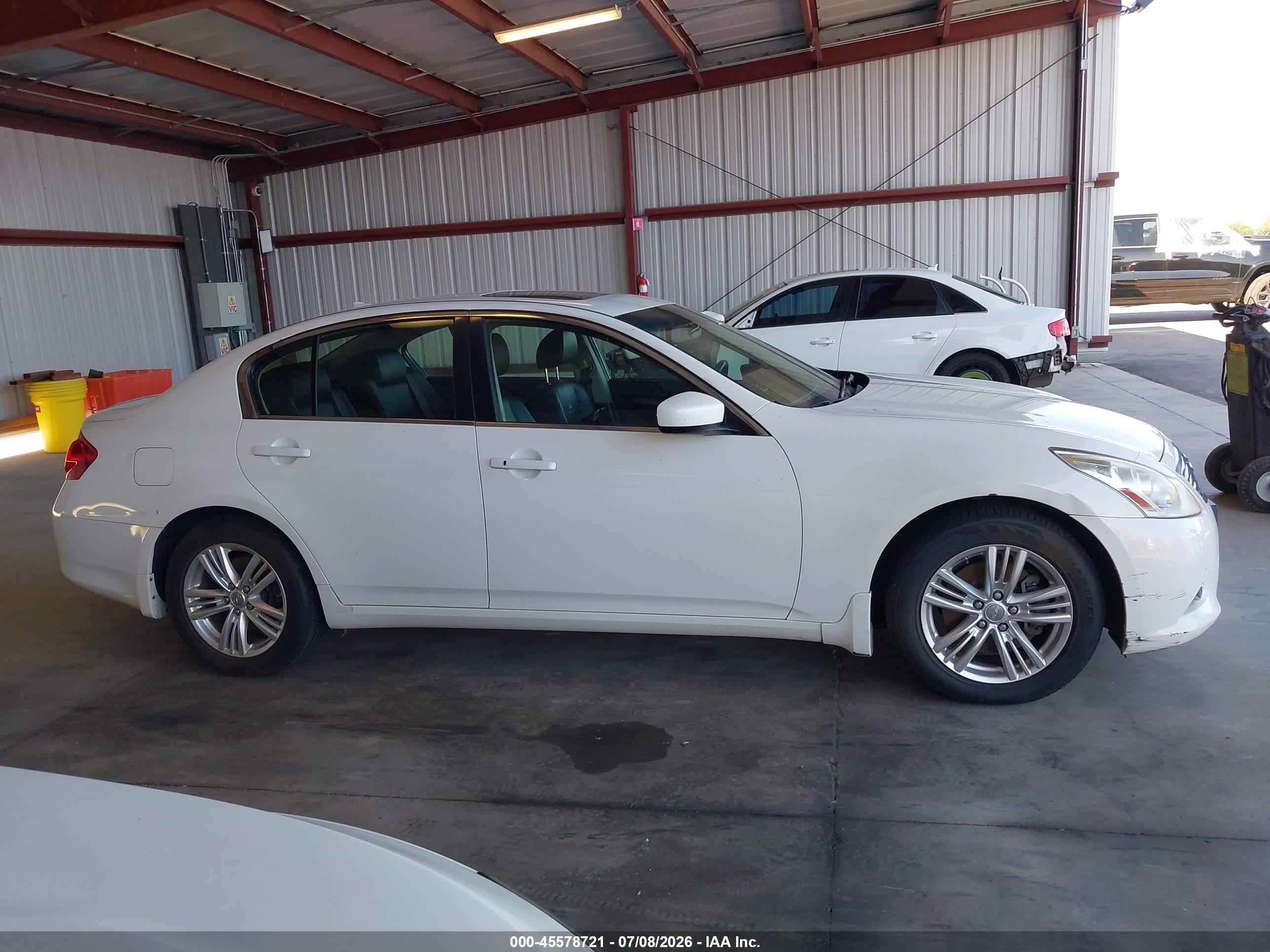 2013 Infiniti G37x   White vin: JN1CV6AR3DM767745
