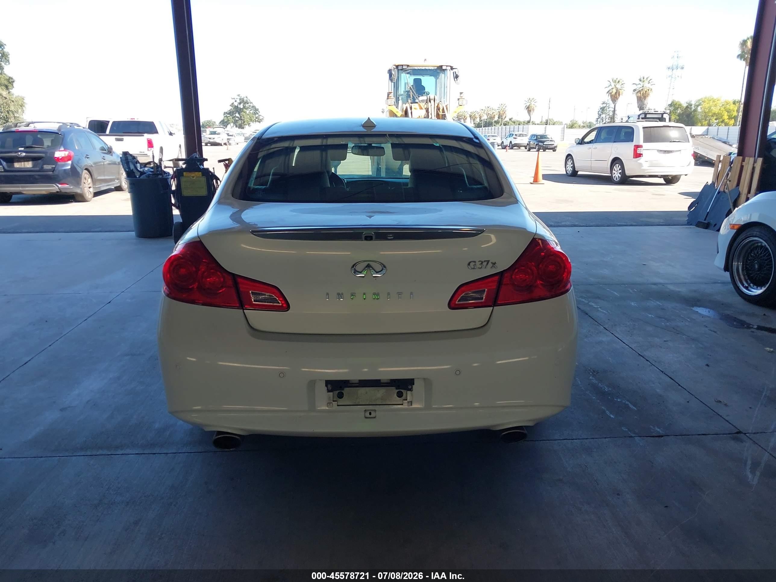 2013 Infiniti G37x   White vin: JN1CV6AR3DM767745