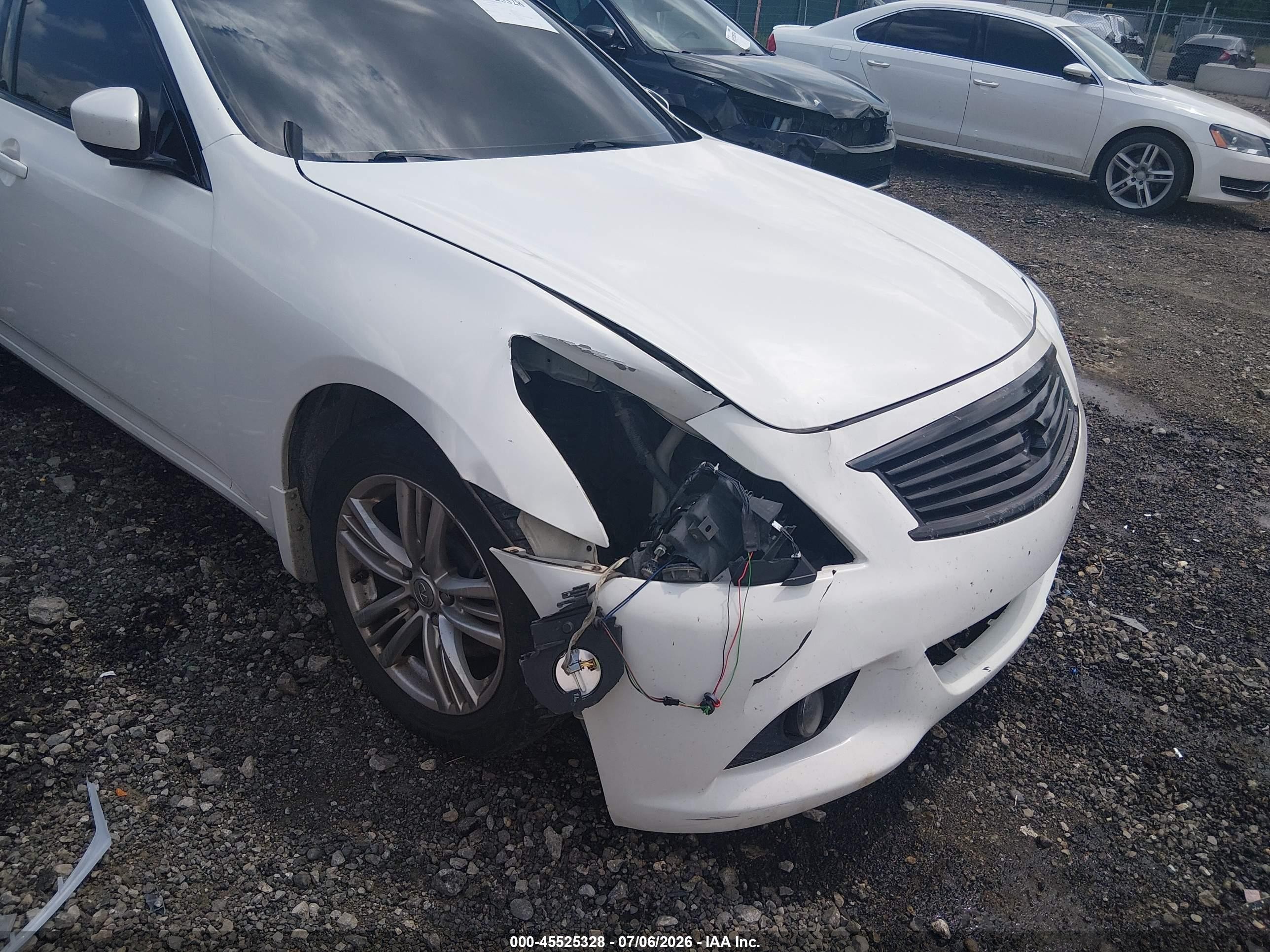 2013 Infiniti G37x   White vin: JN1CV6AR3DM768779