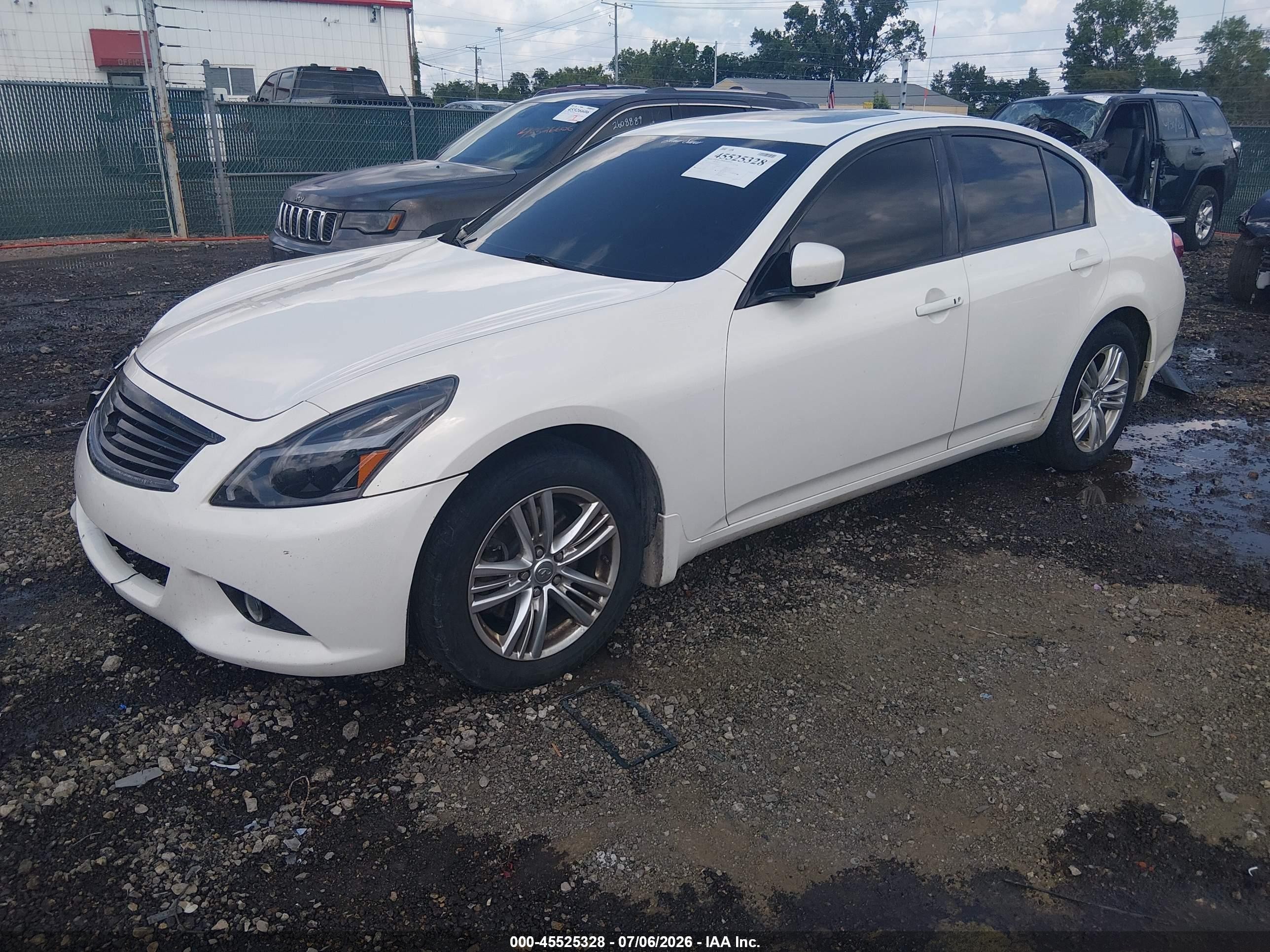 2013 Infiniti G37x   White vin: JN1CV6AR3DM768779