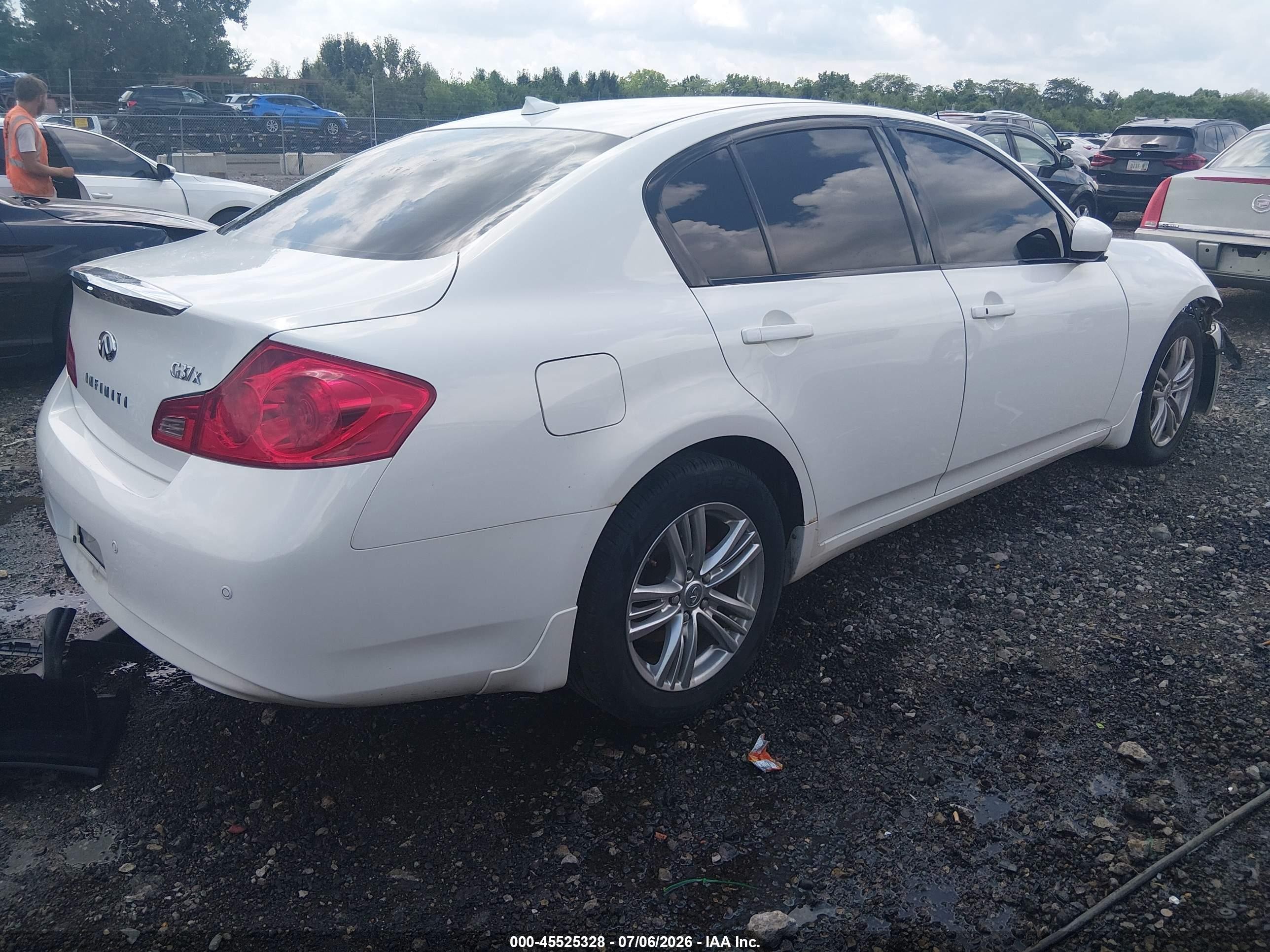 2013 Infiniti G37x   White vin: JN1CV6AR3DM768779