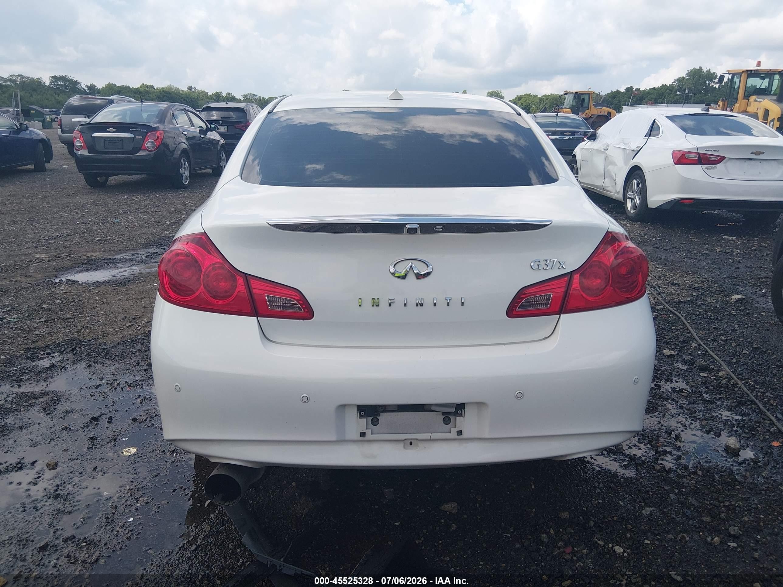 2013 Infiniti G37x   White vin: JN1CV6AR3DM768779