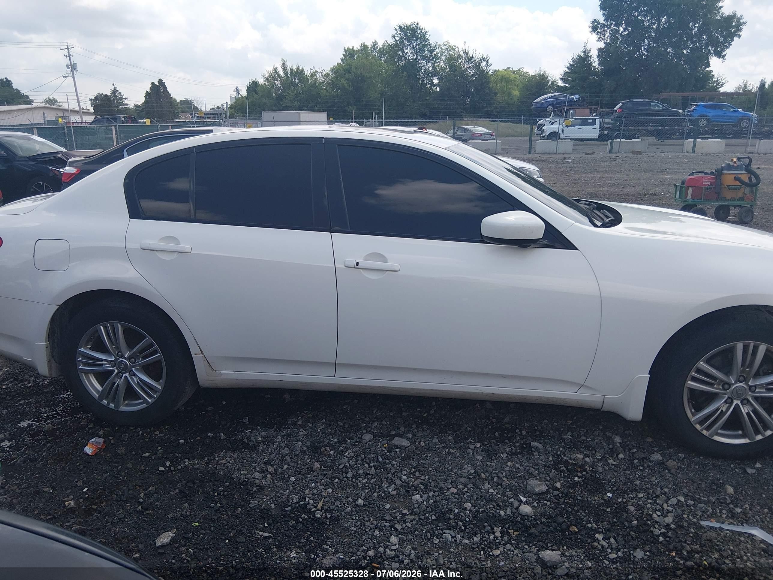 2013 Infiniti G37x   White vin: JN1CV6AR3DM768779