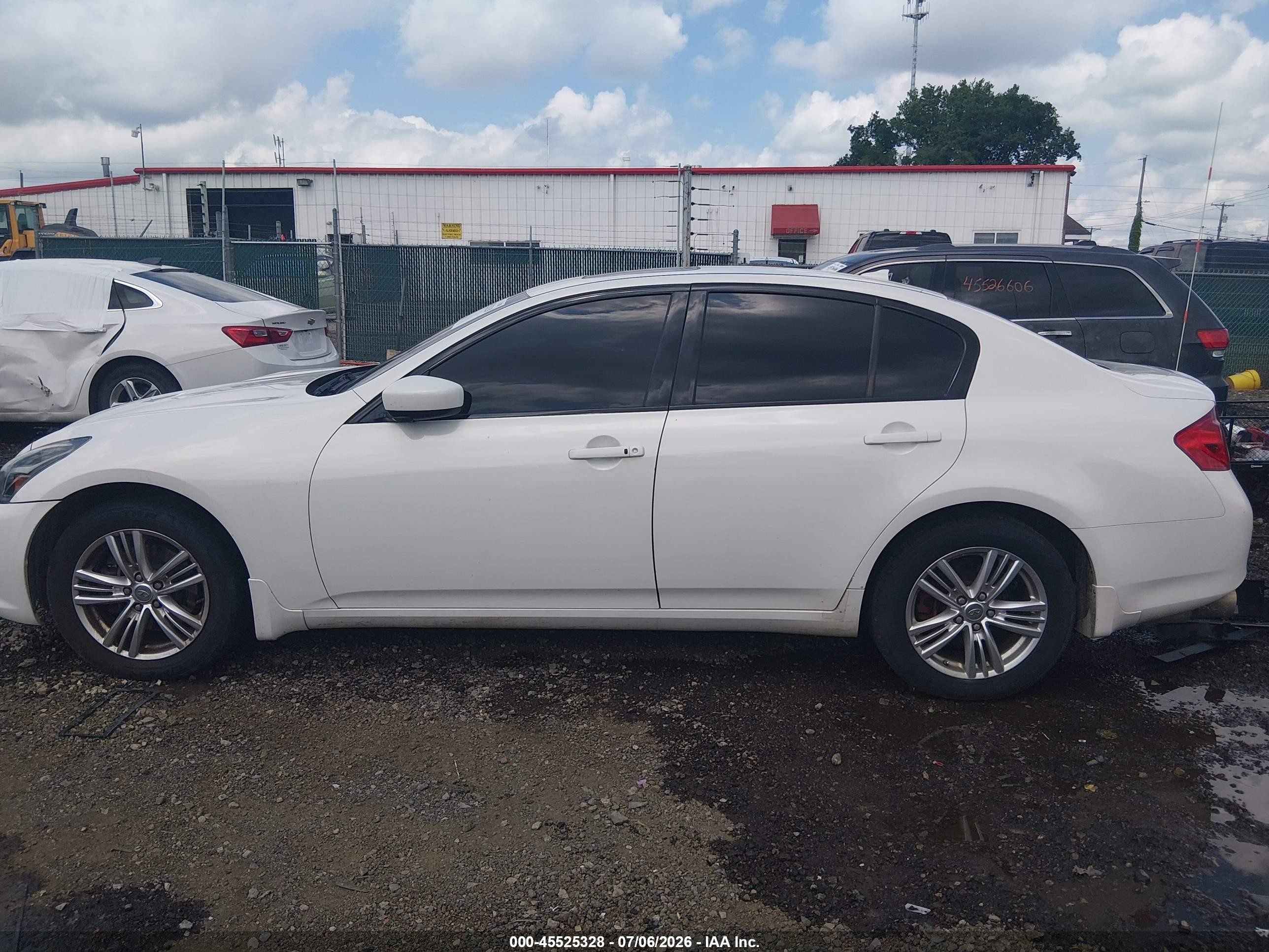 2013 Infiniti G37x   White vin: JN1CV6AR3DM768779