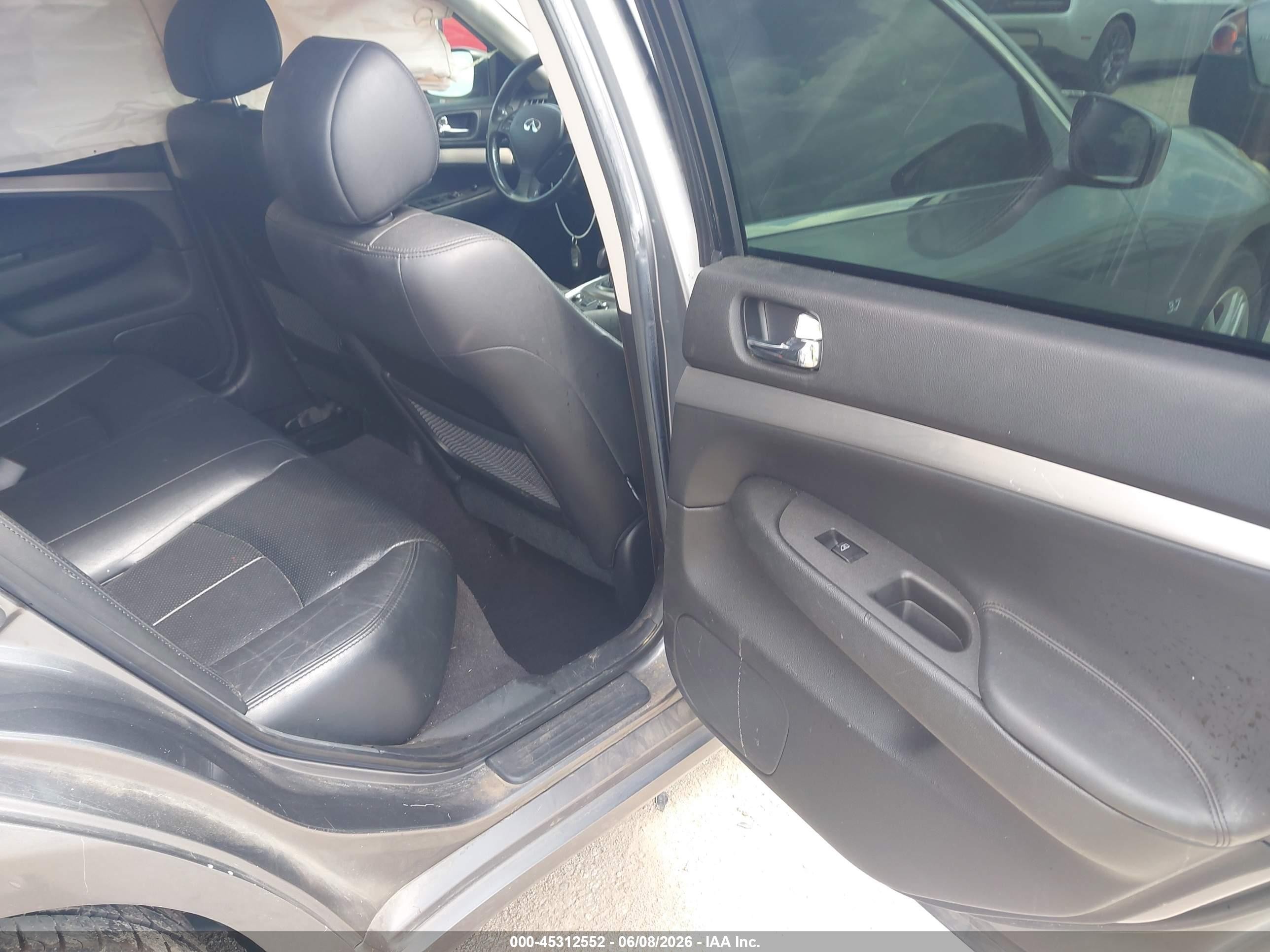 2015 Infiniti Q40   Серый vin: JN1CV6AR3FM524004