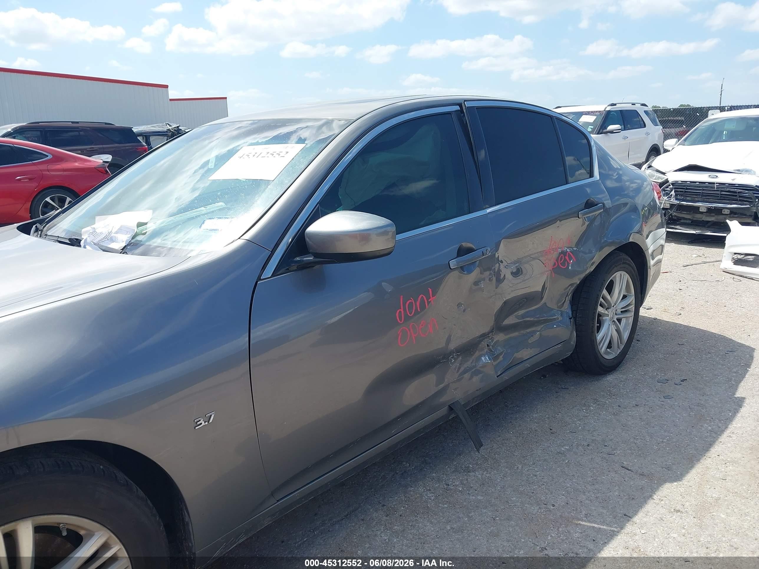 2015 Infiniti Q40   Серый vin: JN1CV6AR3FM524004