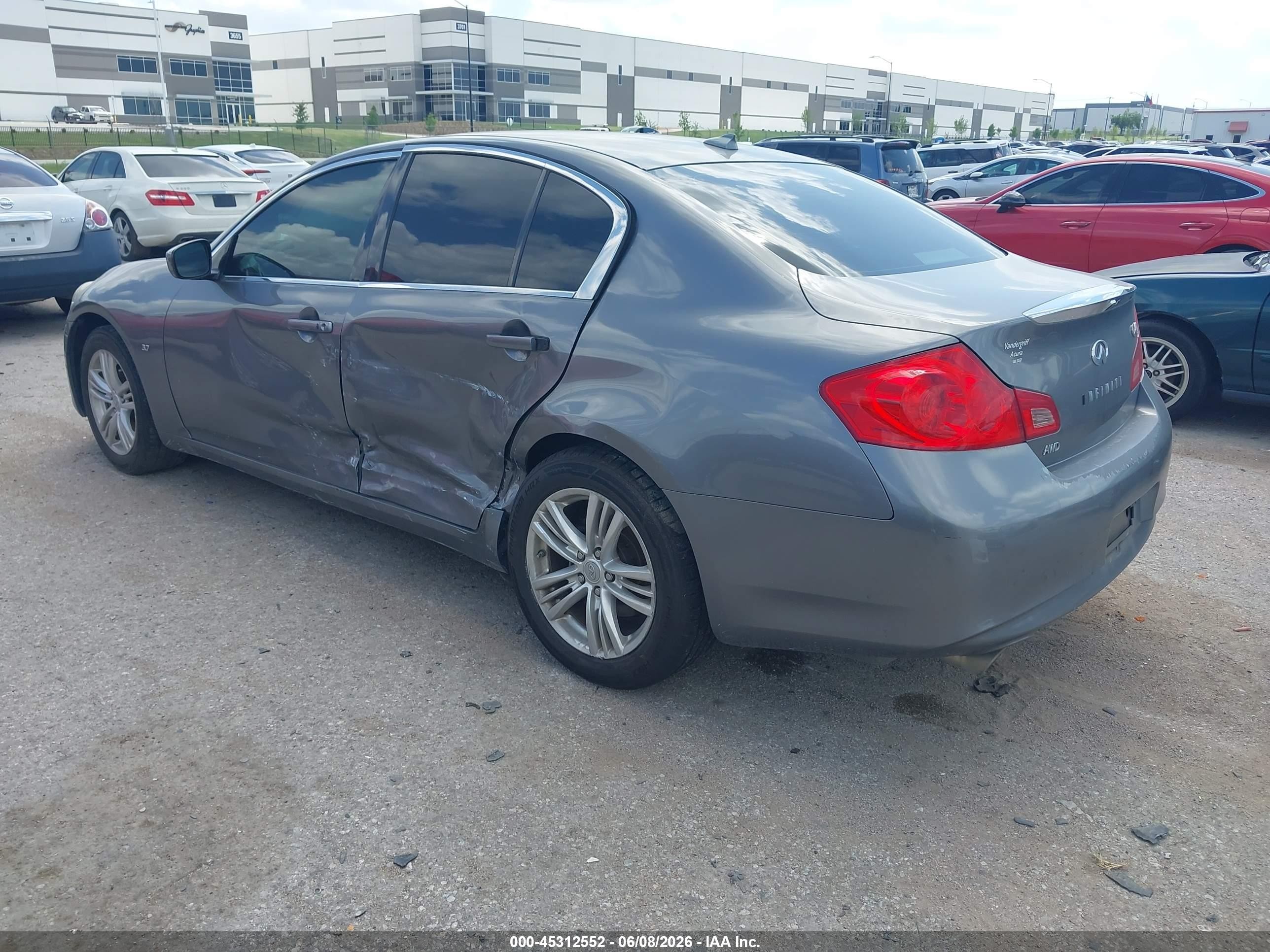 2015 Infiniti Q40   Серый vin: JN1CV6AR3FM524004