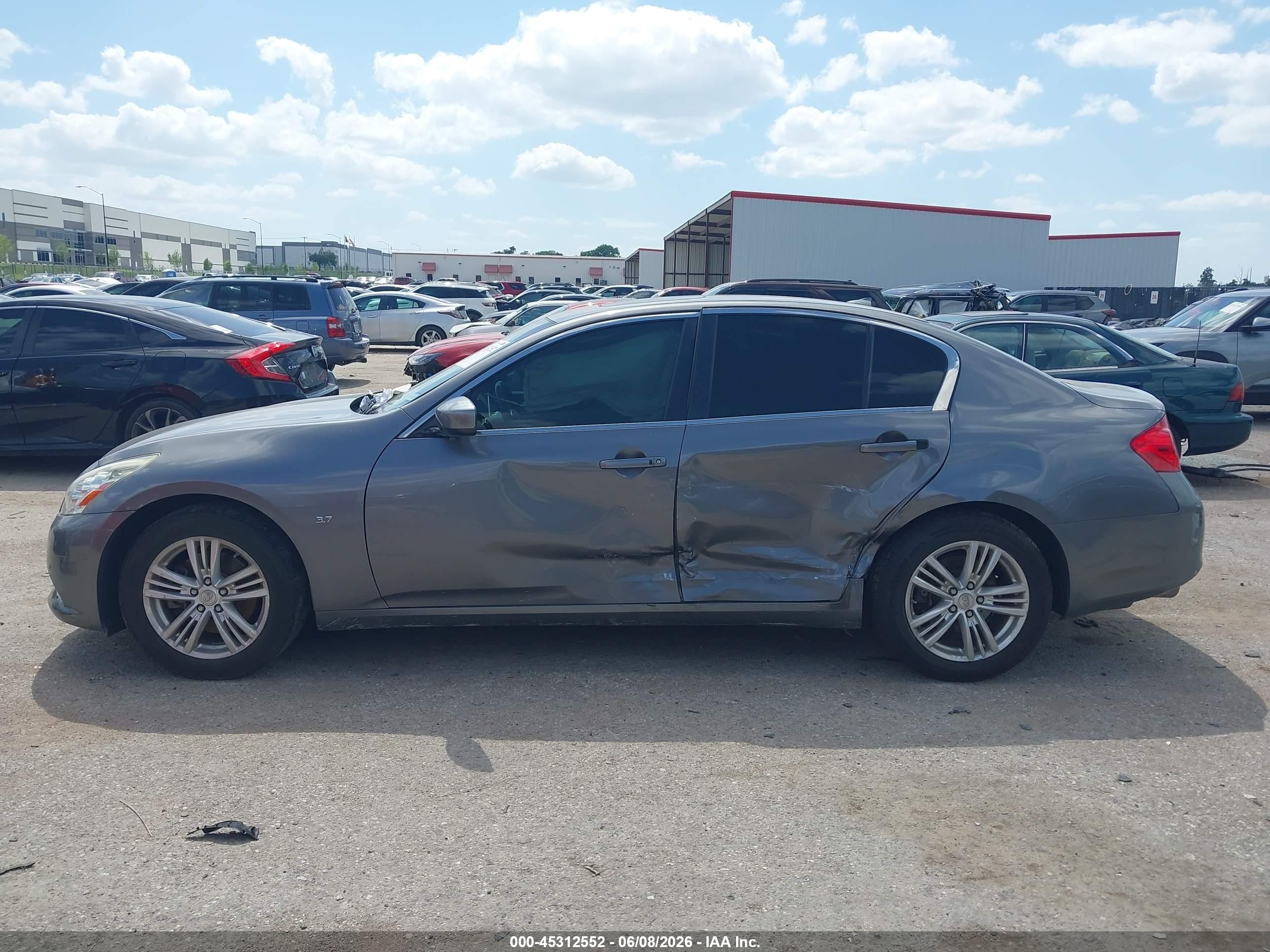 2015 Infiniti Q40   Серый vin: JN1CV6AR3FM524004