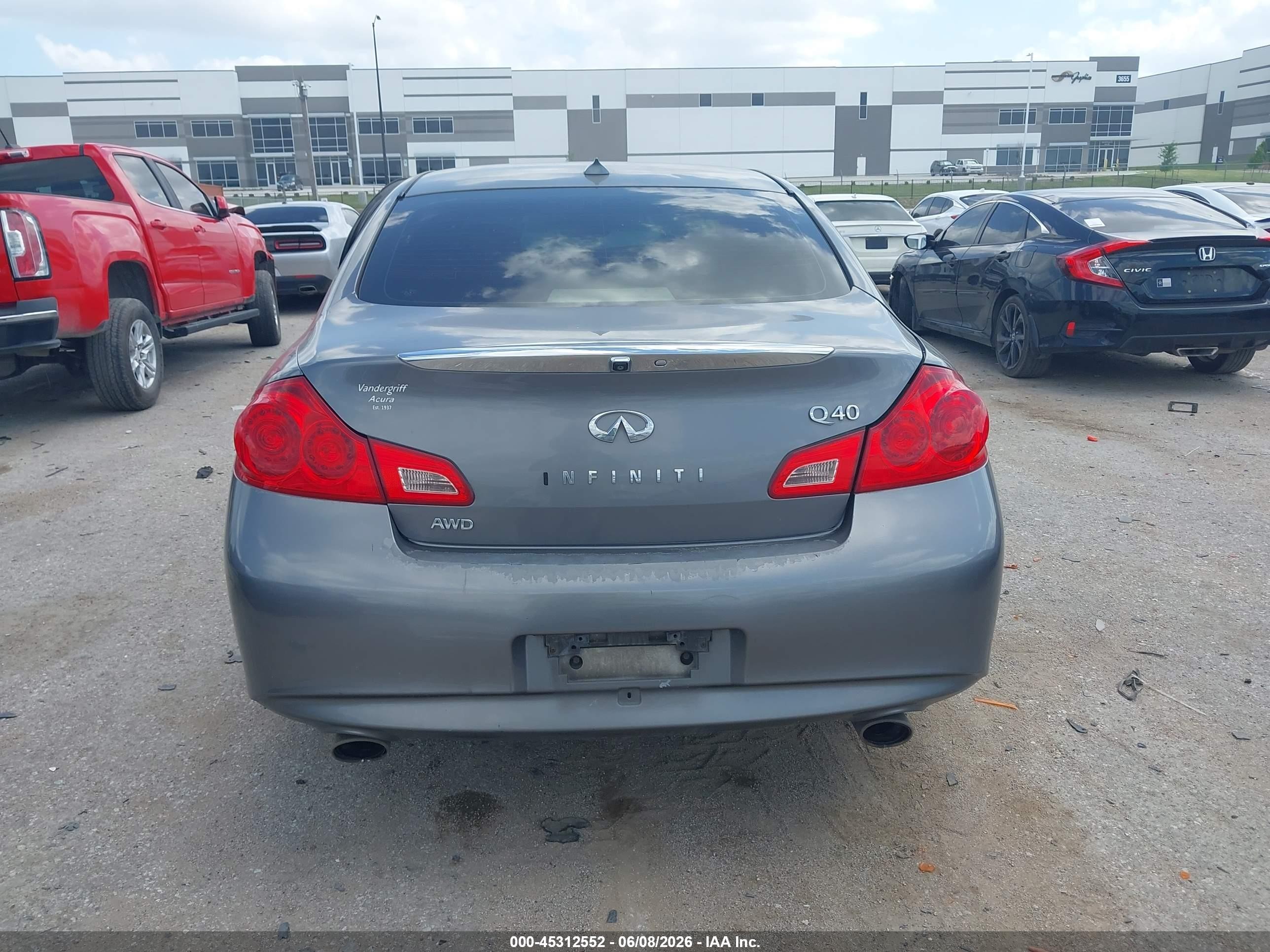 2015 Infiniti Q40   Серый vin: JN1CV6AR3FM524004