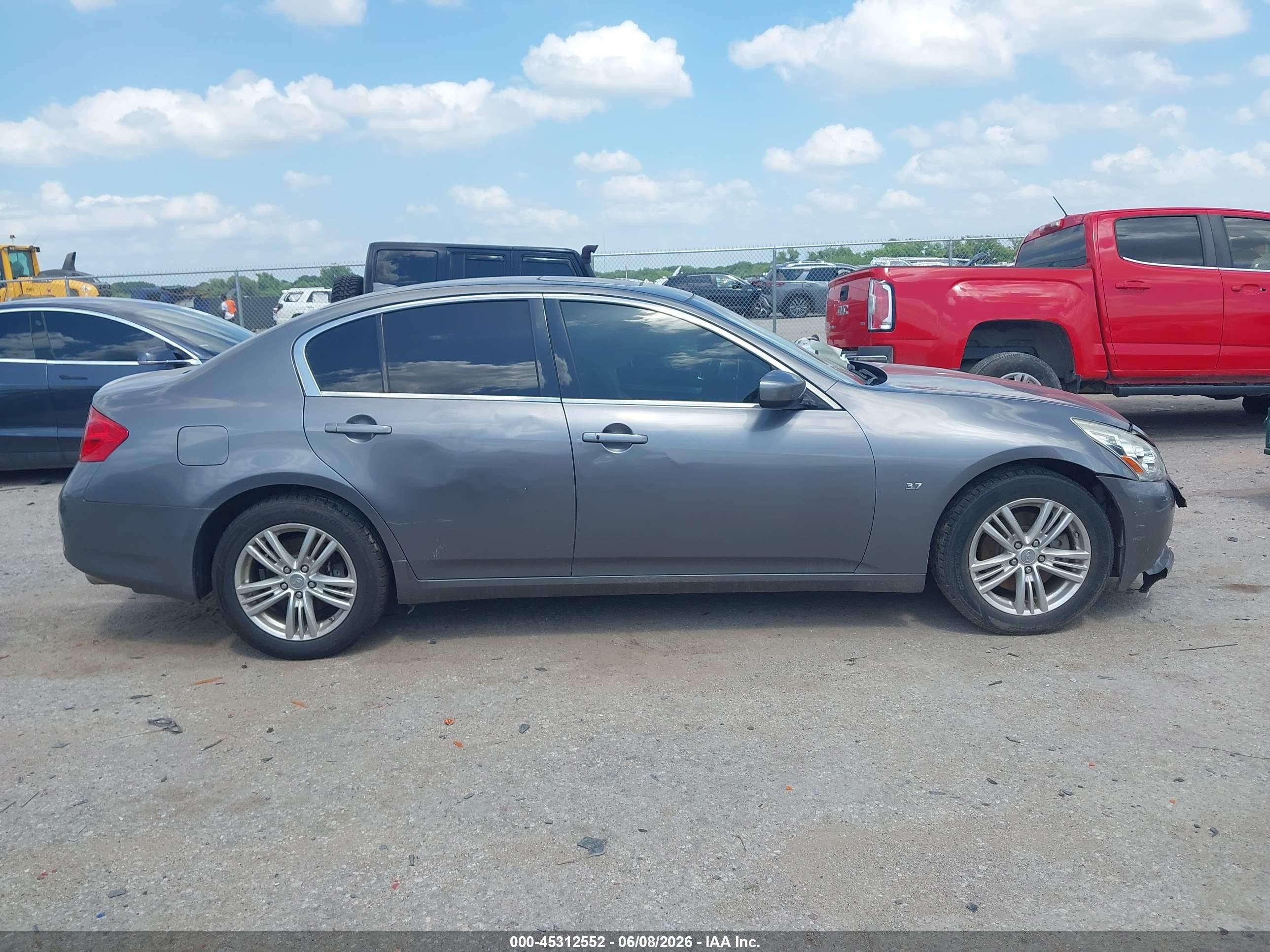 2015 Infiniti Q40   Серый vin: JN1CV6AR3FM524004