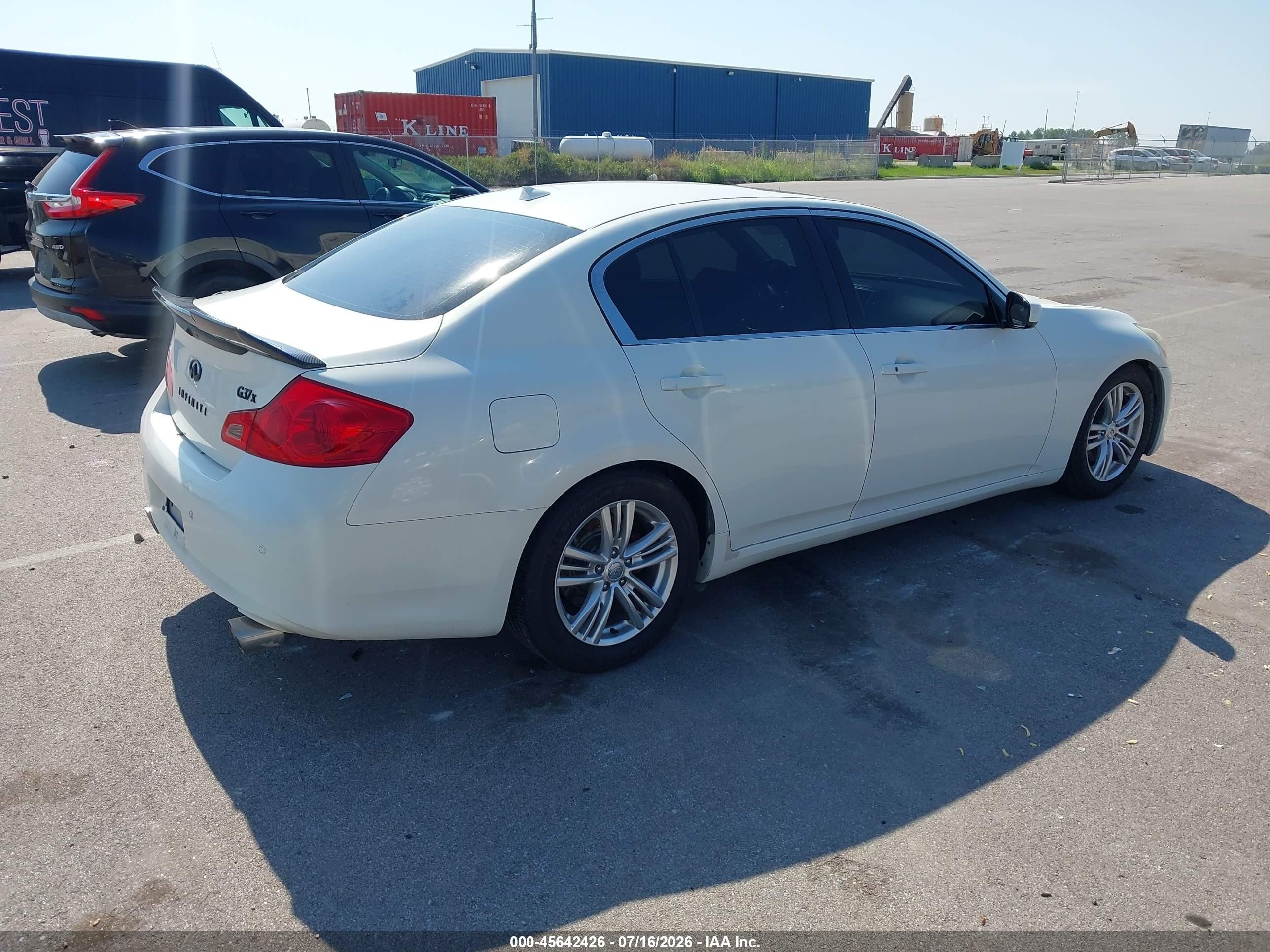 2013 Infiniti G37x   White vin: JN1CV6AR4DM353907