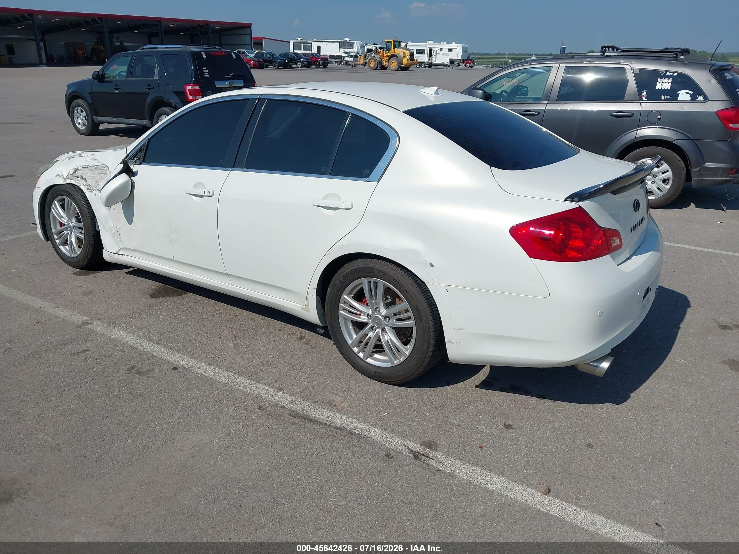 2013 Infiniti G37x   White vin: JN1CV6AR4DM353907