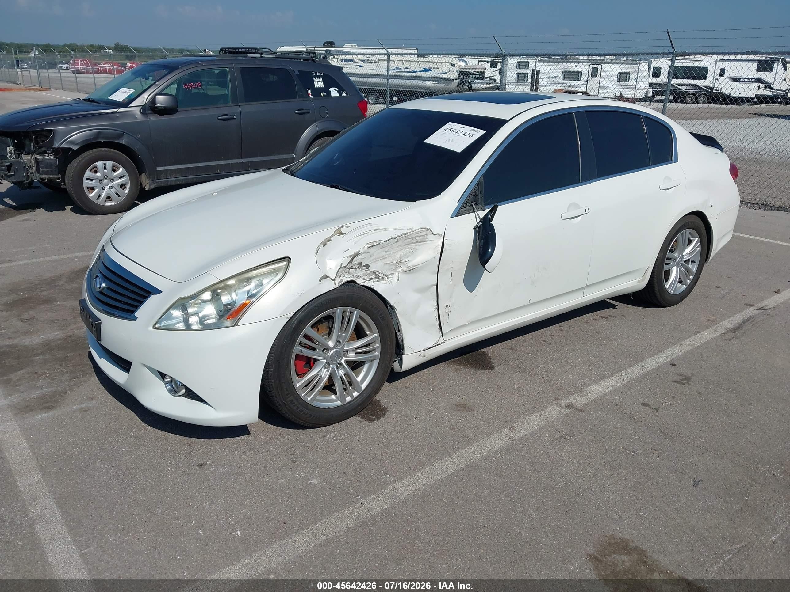 2013 Infiniti G37x   White vin: JN1CV6AR4DM353907