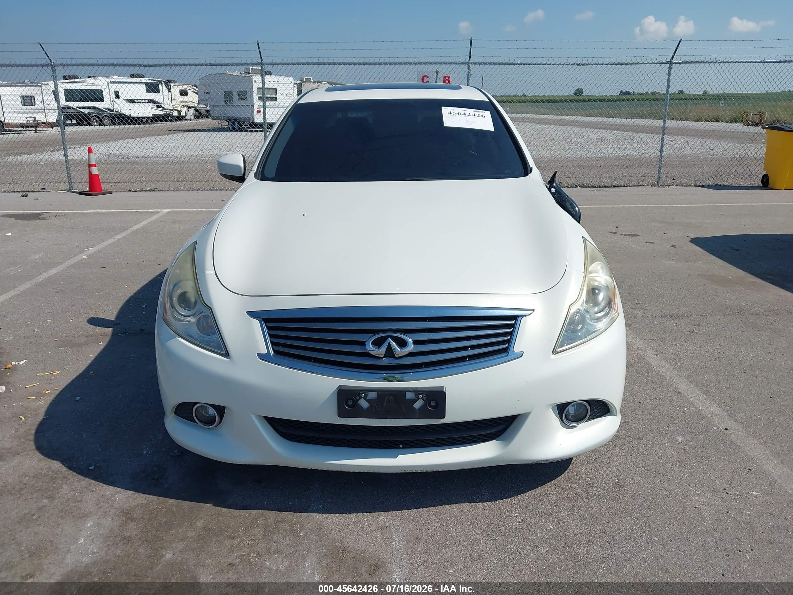 2013 Infiniti G37x   White vin: JN1CV6AR4DM353907
