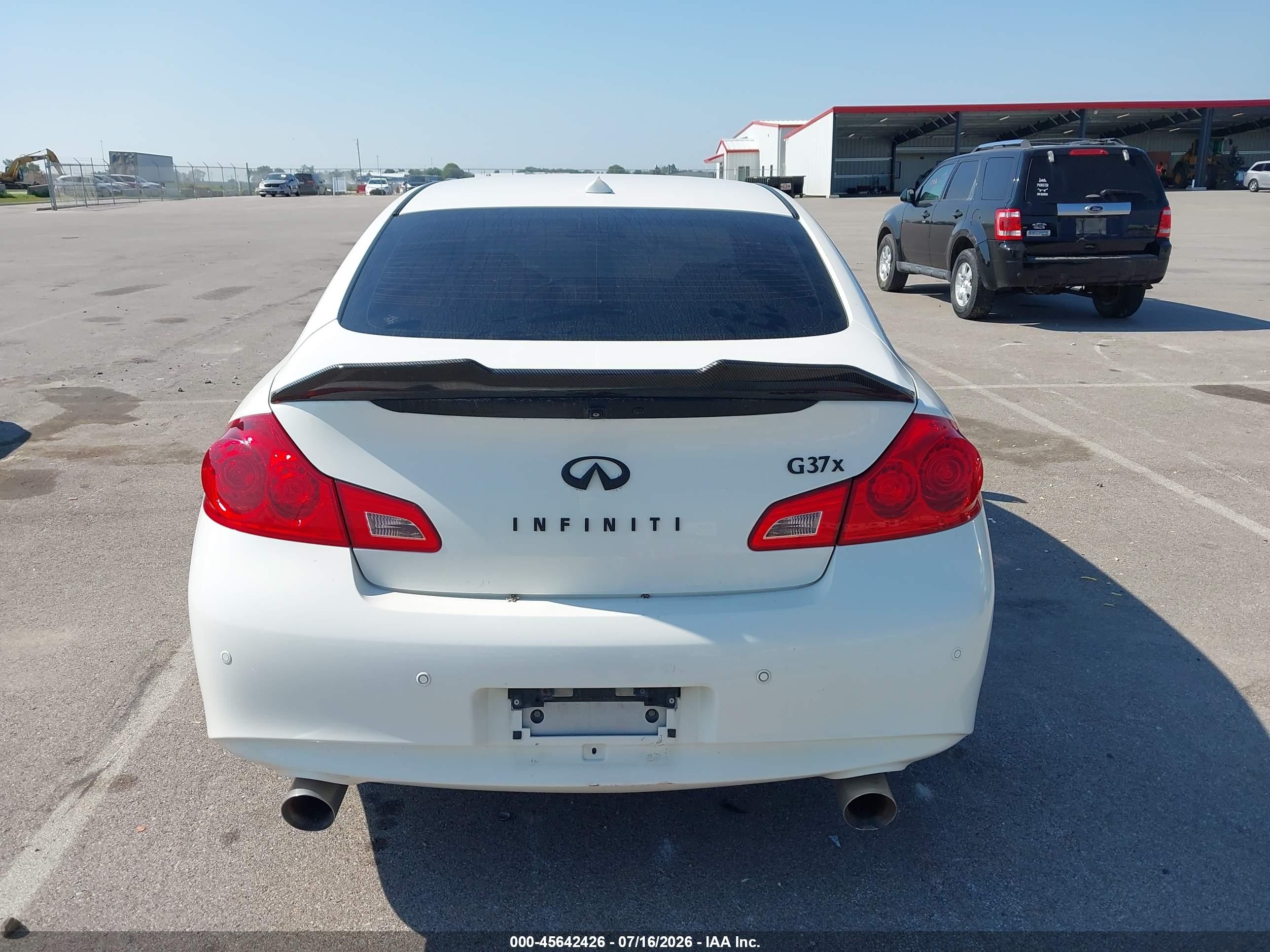 2013 Infiniti G37x   White vin: JN1CV6AR4DM353907