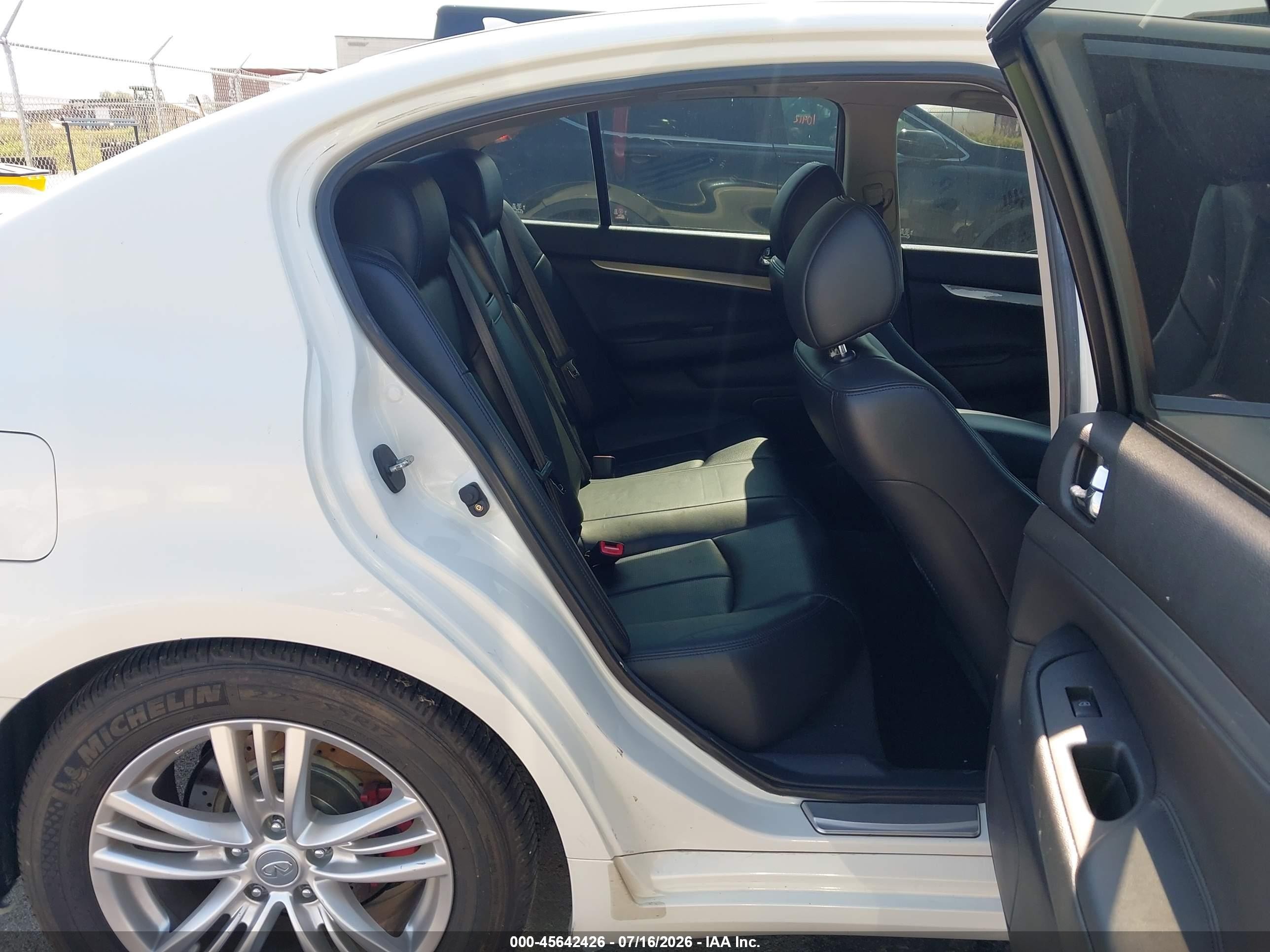 2013 Infiniti G37x   White vin: JN1CV6AR4DM353907