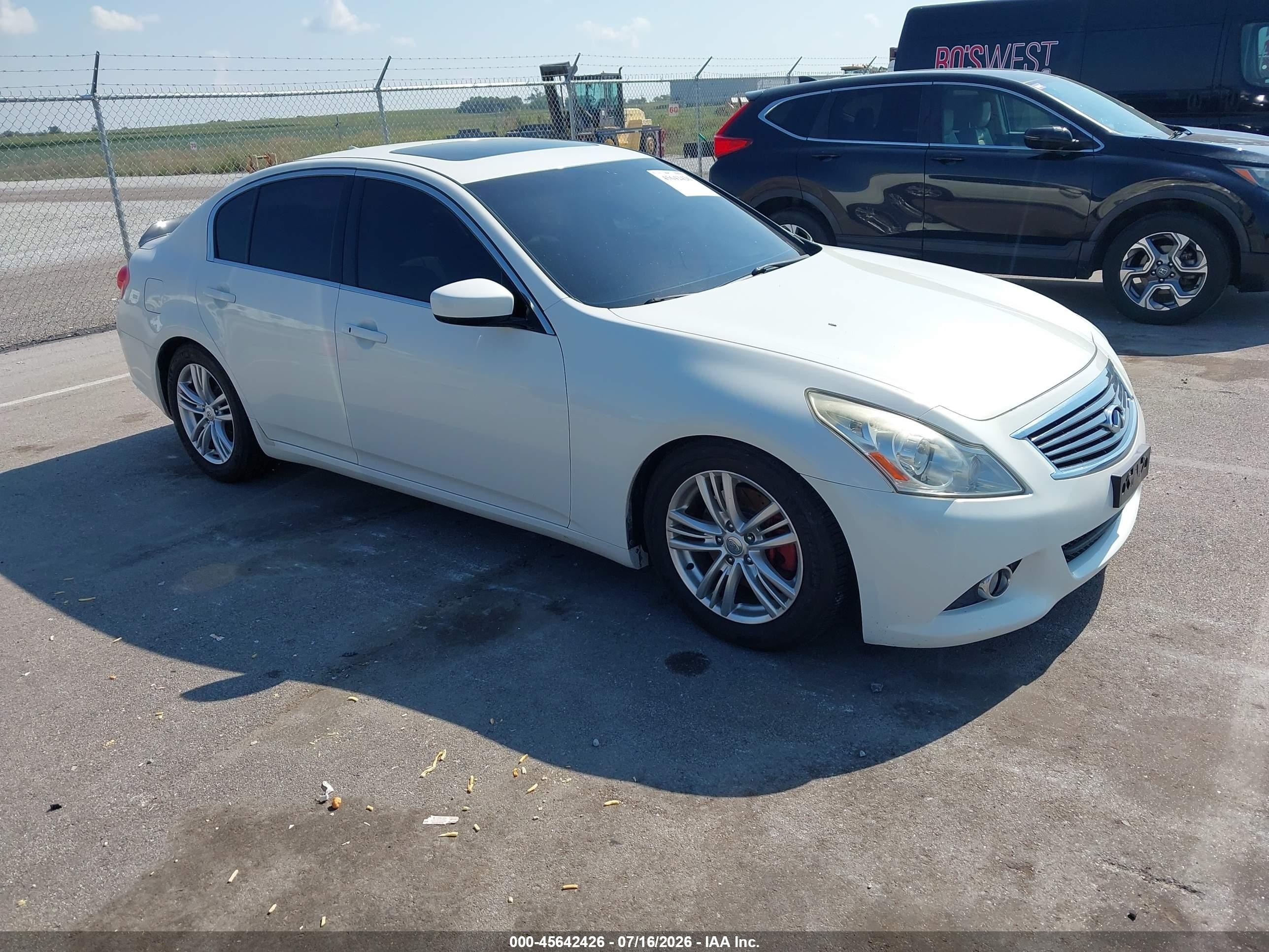 2013 Infiniti G37x   White vin: JN1CV6AR4DM353907