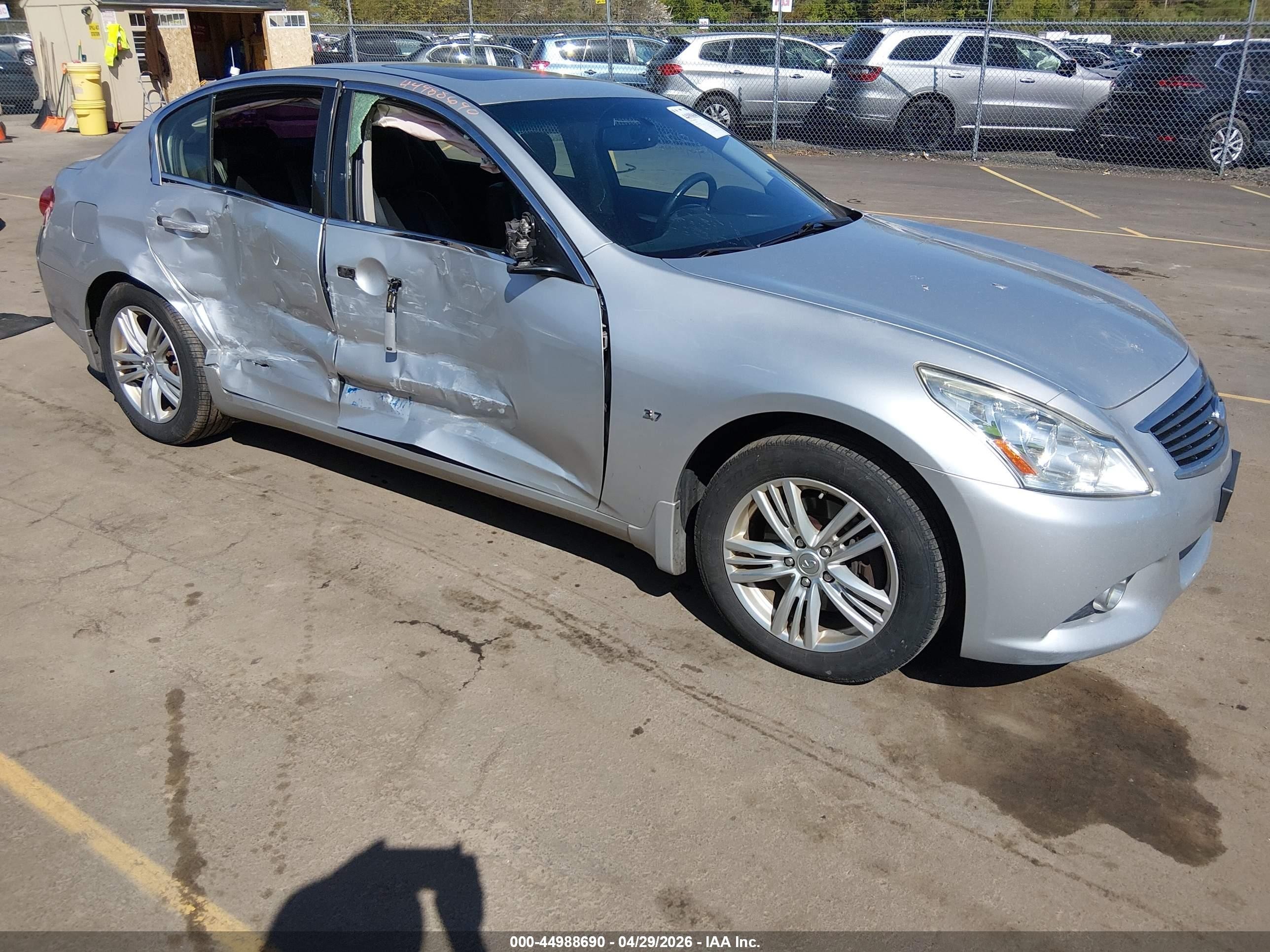 2015 Infiniti Q40   Silver vin: JN1CV6AR4FM651201