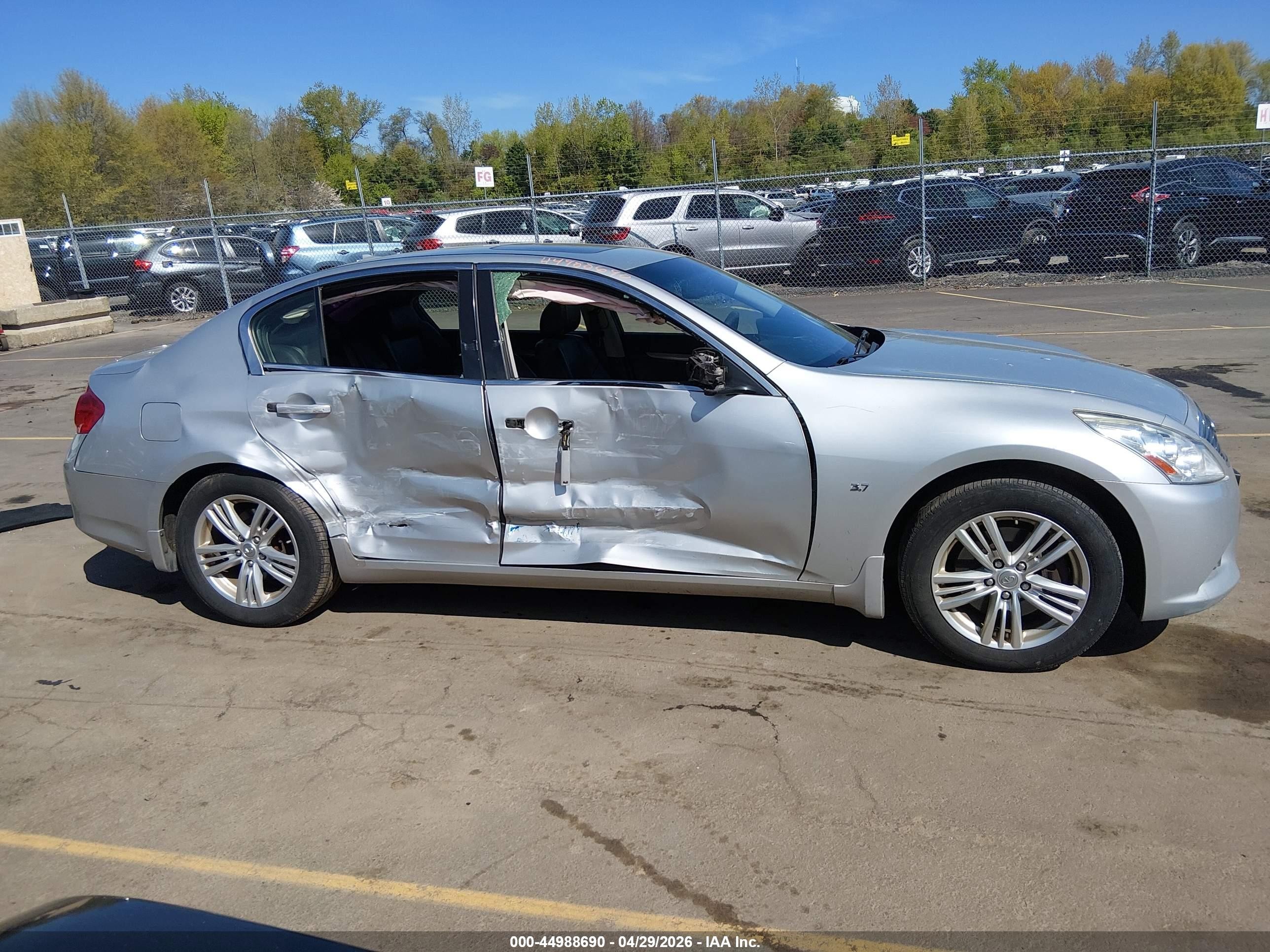 2015 Infiniti Q40   Silver vin: JN1CV6AR4FM651201