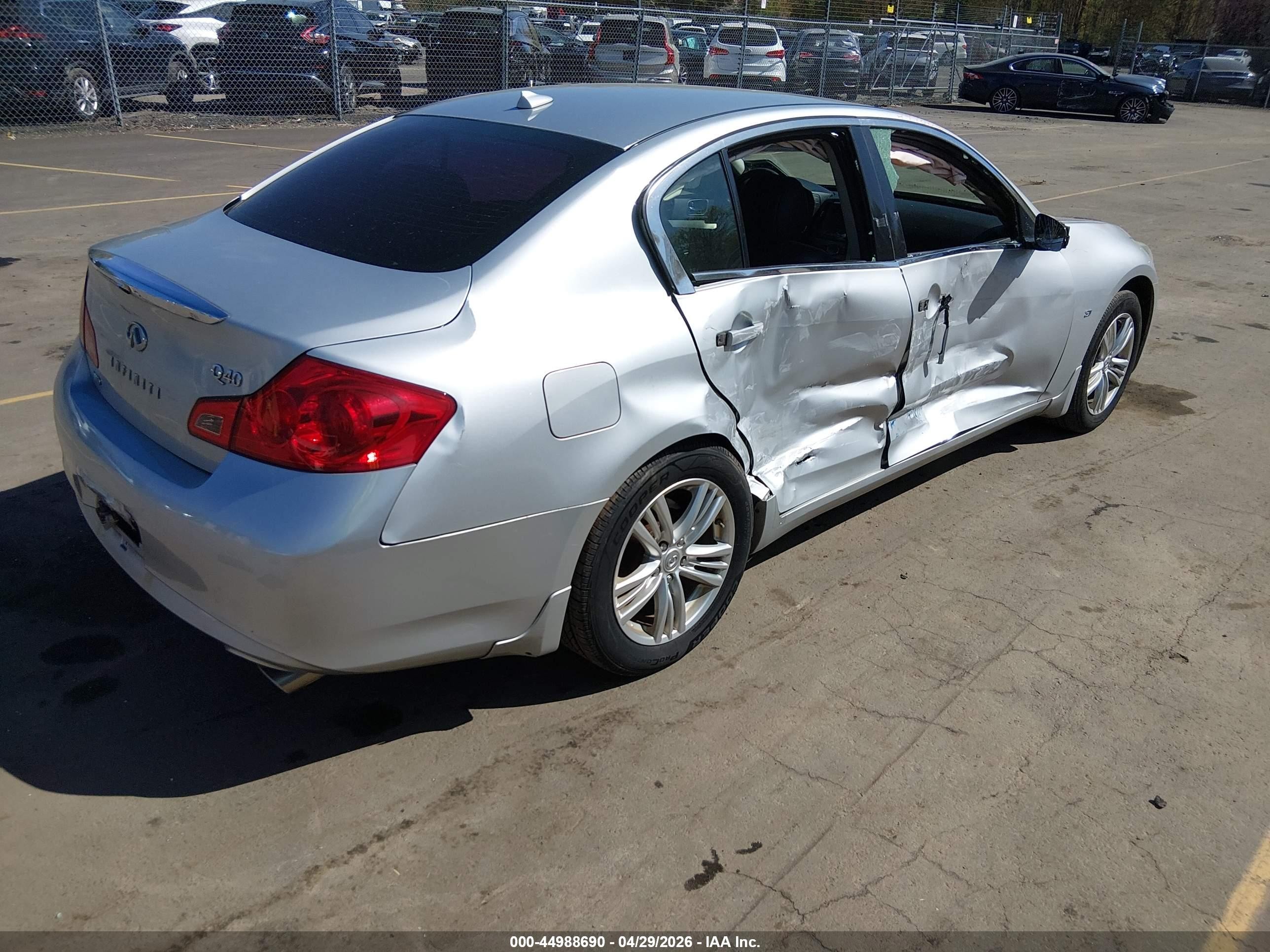 2015 Infiniti Q40   Silver vin: JN1CV6AR4FM651201