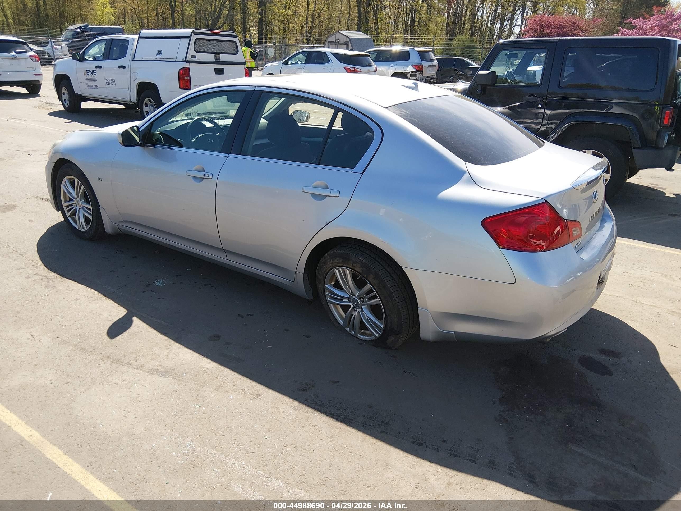 2015 Infiniti Q40   Silver vin: JN1CV6AR4FM651201