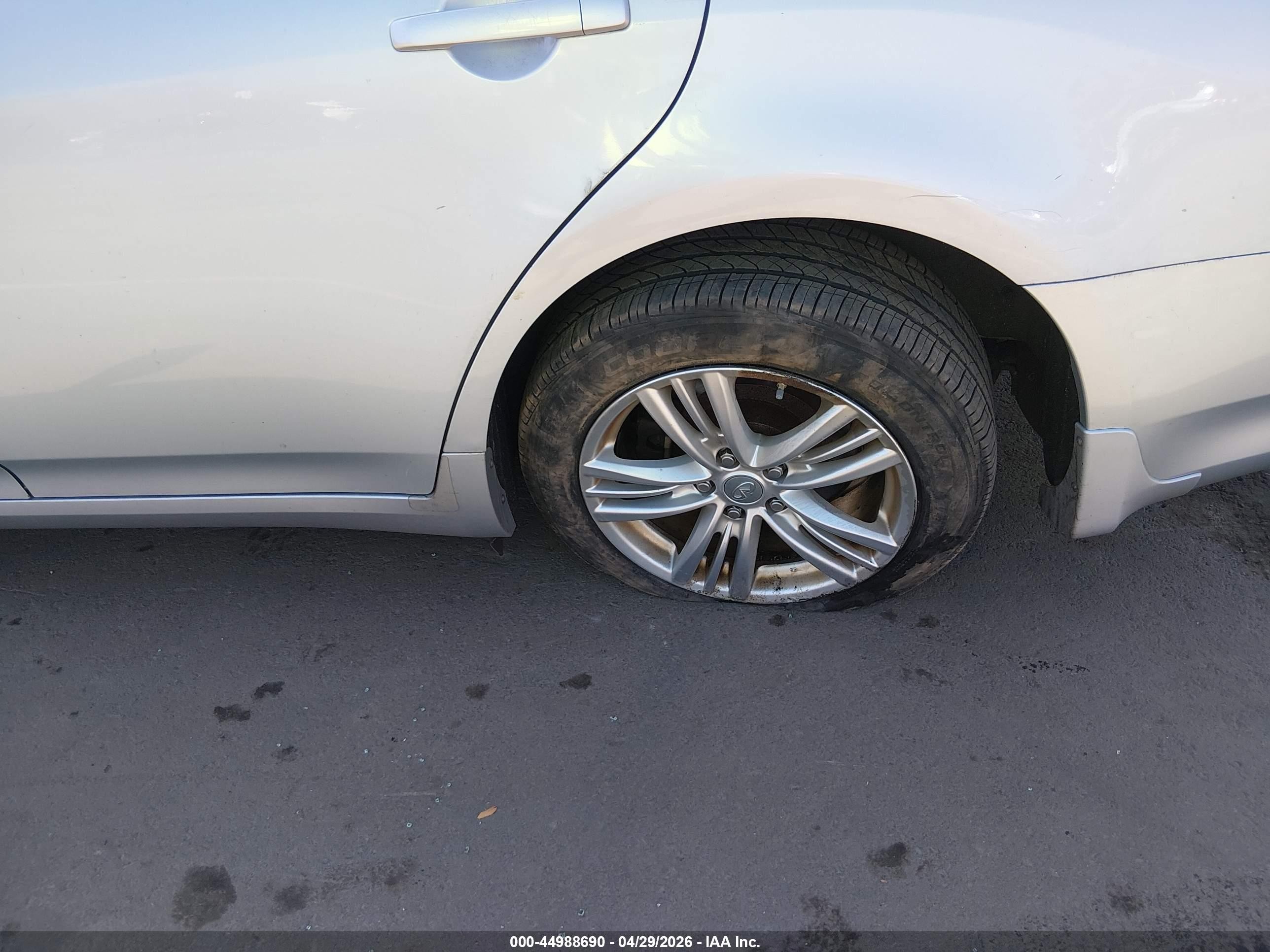 2015 Infiniti Q40   Silver vin: JN1CV6AR4FM651201
