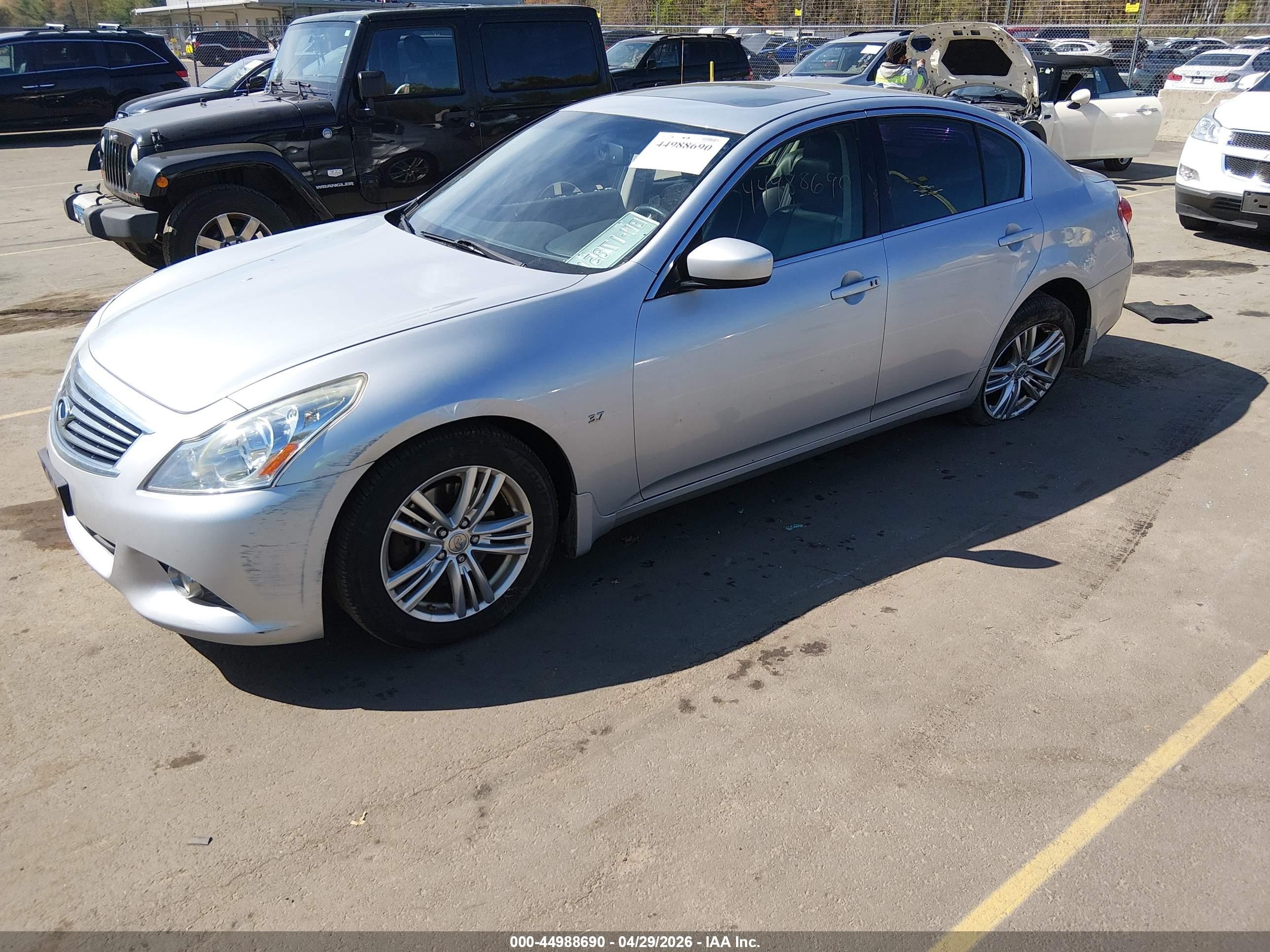 2015 Infiniti Q40   Silver vin: JN1CV6AR4FM651201