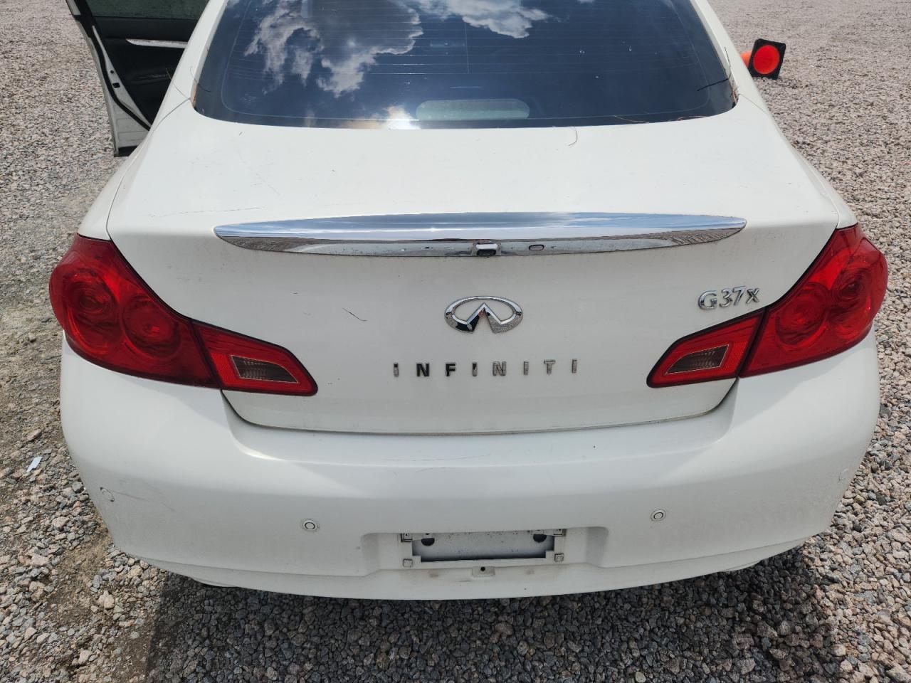 2011 Infiniti G37 Sedan X White vin: JN1CV6AR5BM406000 Damage: Deck Lid, Heavy Scratch, 4 To 5 Inches