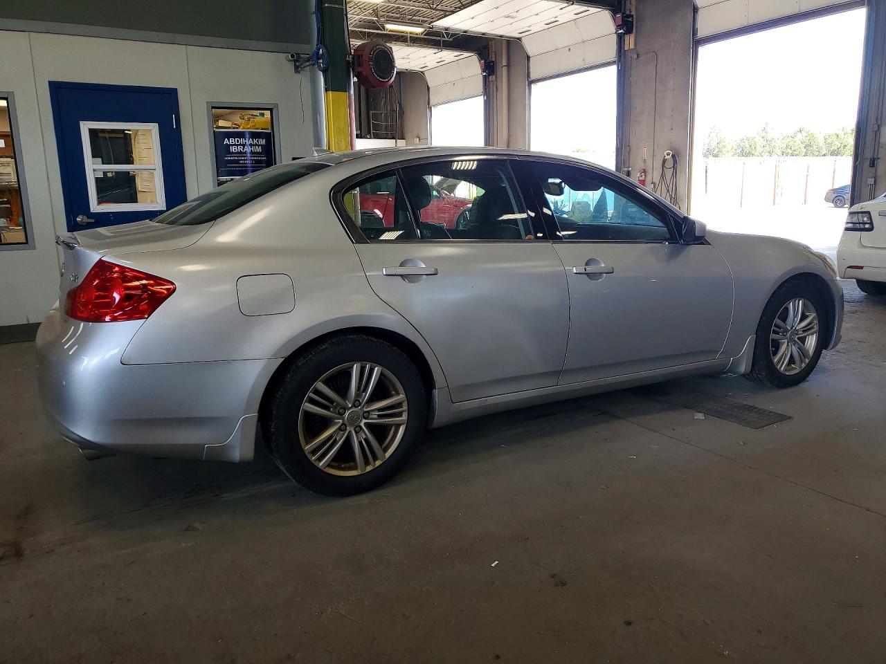 2012 Infiniti G37 Sedan X Серебряный vin: JN1CV6AR5CM971400