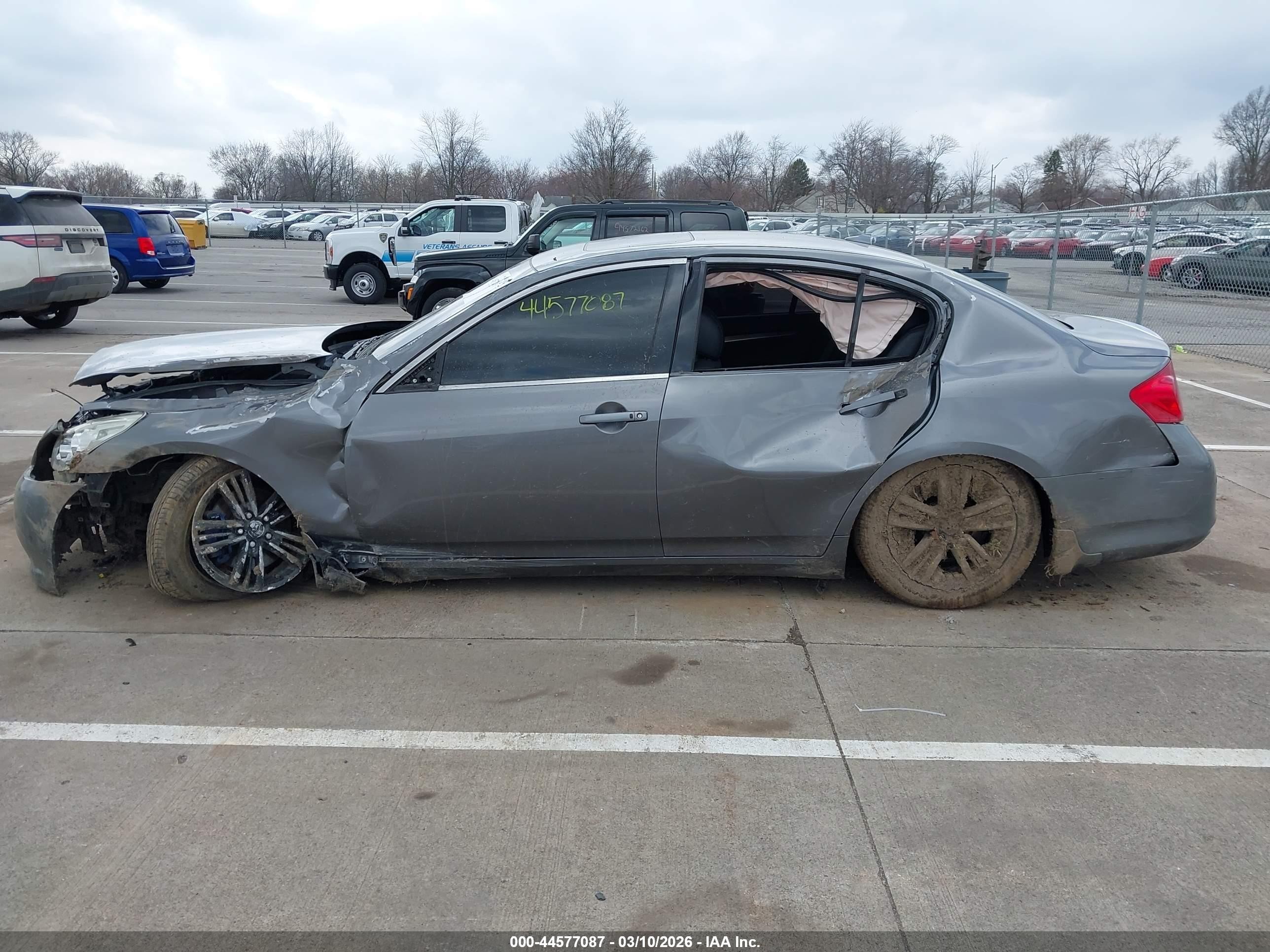 2013 Infiniti G37x   Silver vin: JN1CV6AR5DM353057