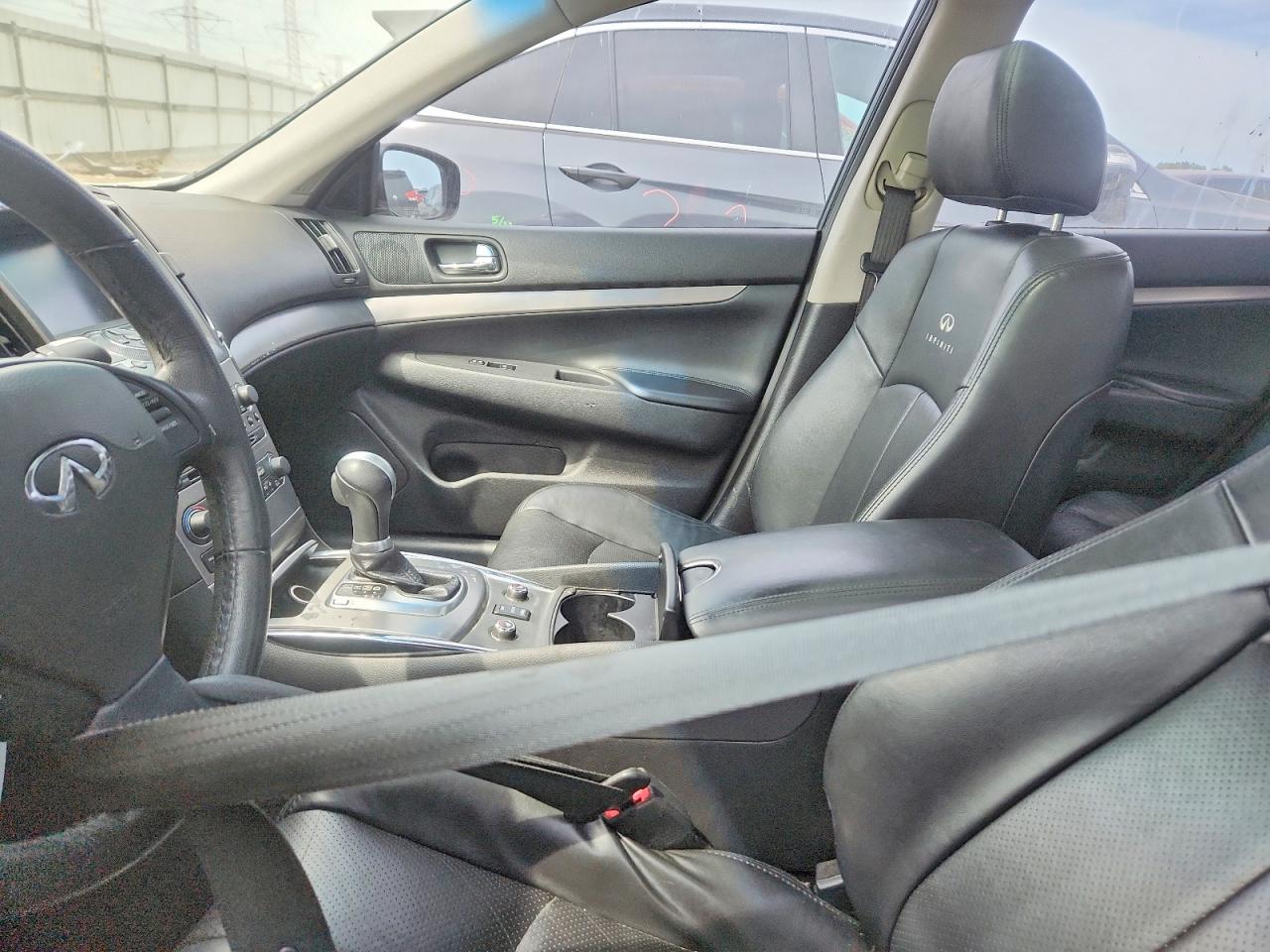 2013 Infiniti G37 Sedan X Белый vin: JN1CV6AR5DM750090