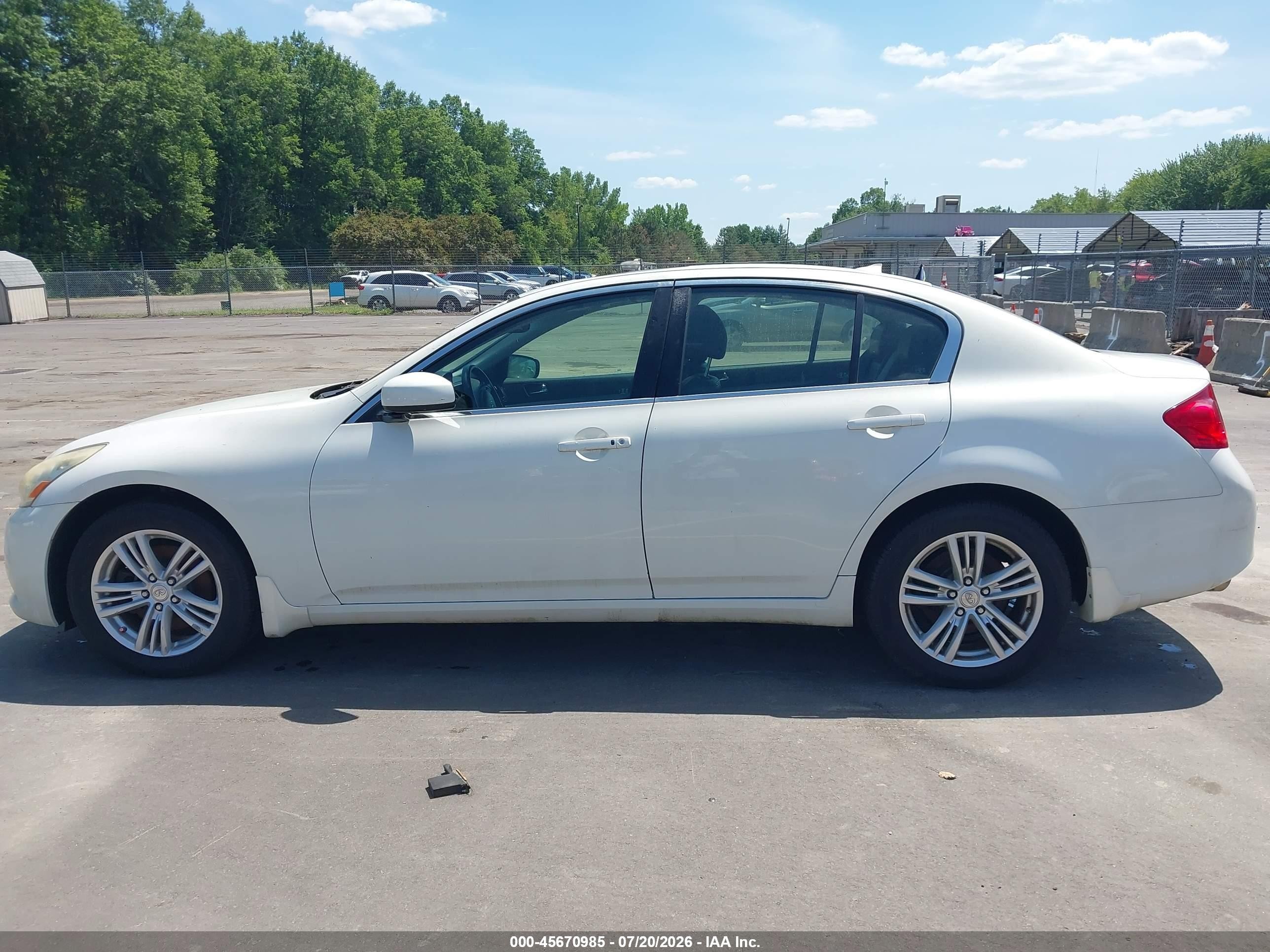 2013 Infiniti G37x   Белый vin: JN1CV6AR5DM759937