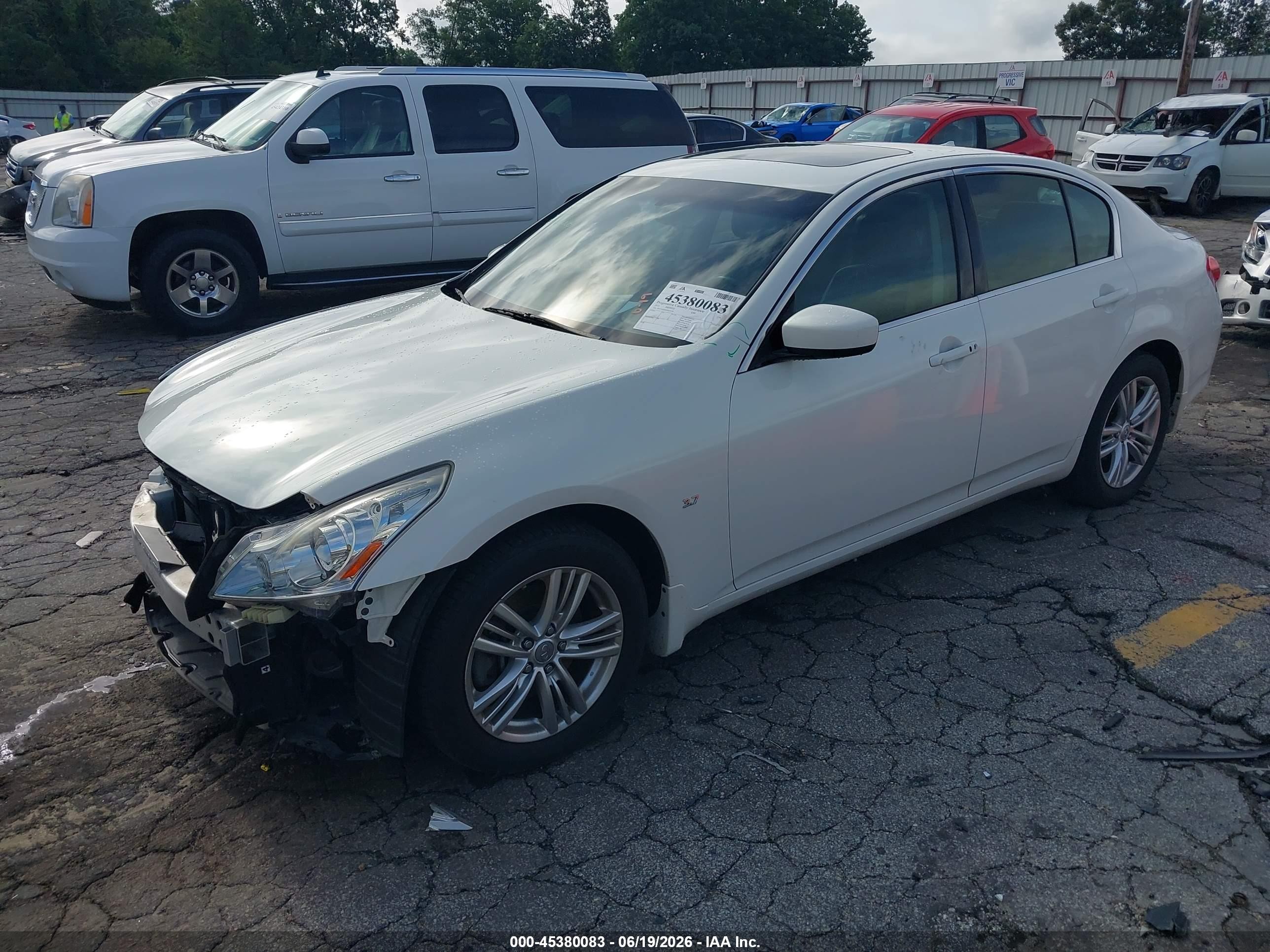 2015 Infiniti Q40   White vin: JN1CV6AR5FM521539