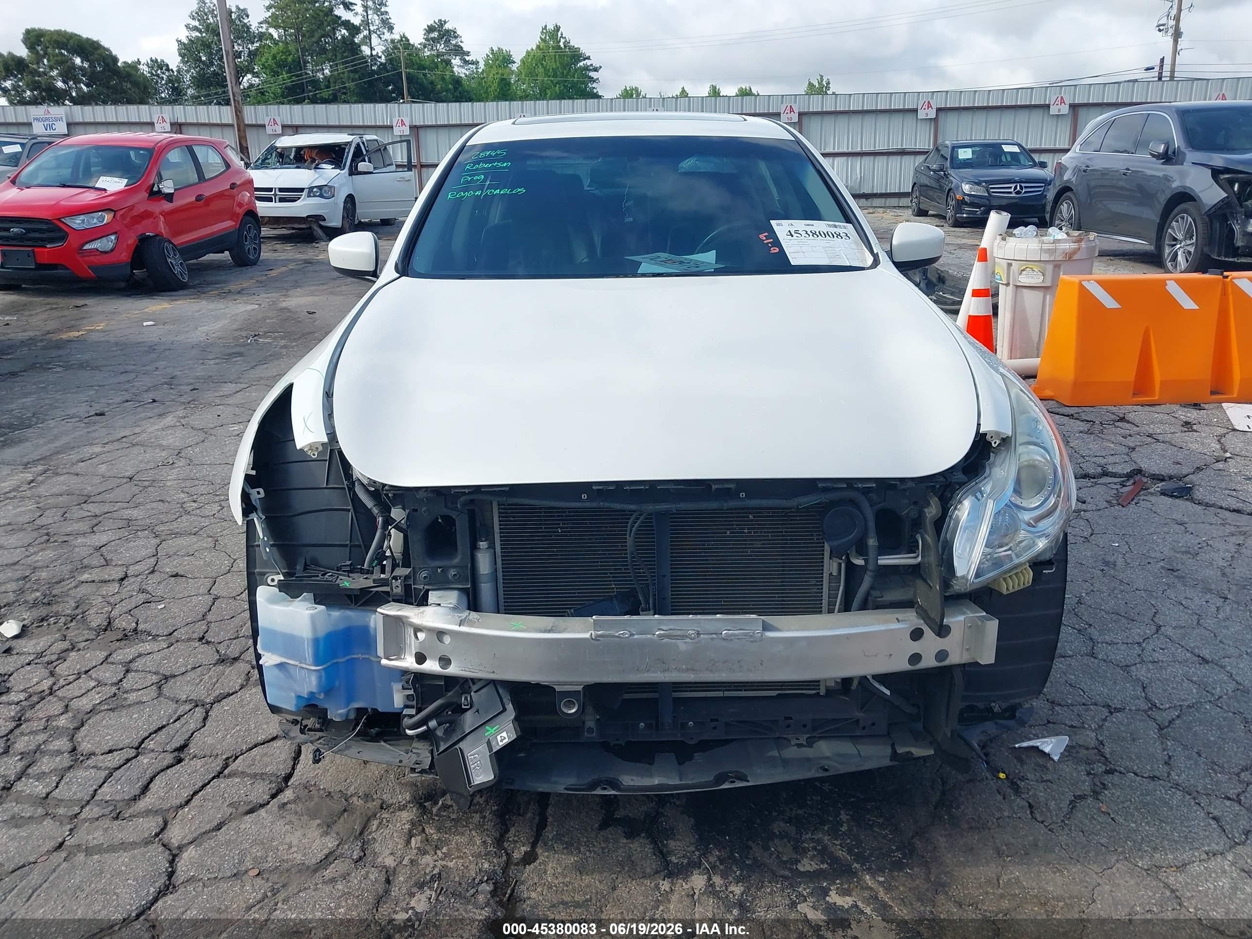 2015 Infiniti Q40   White vin: JN1CV6AR5FM521539