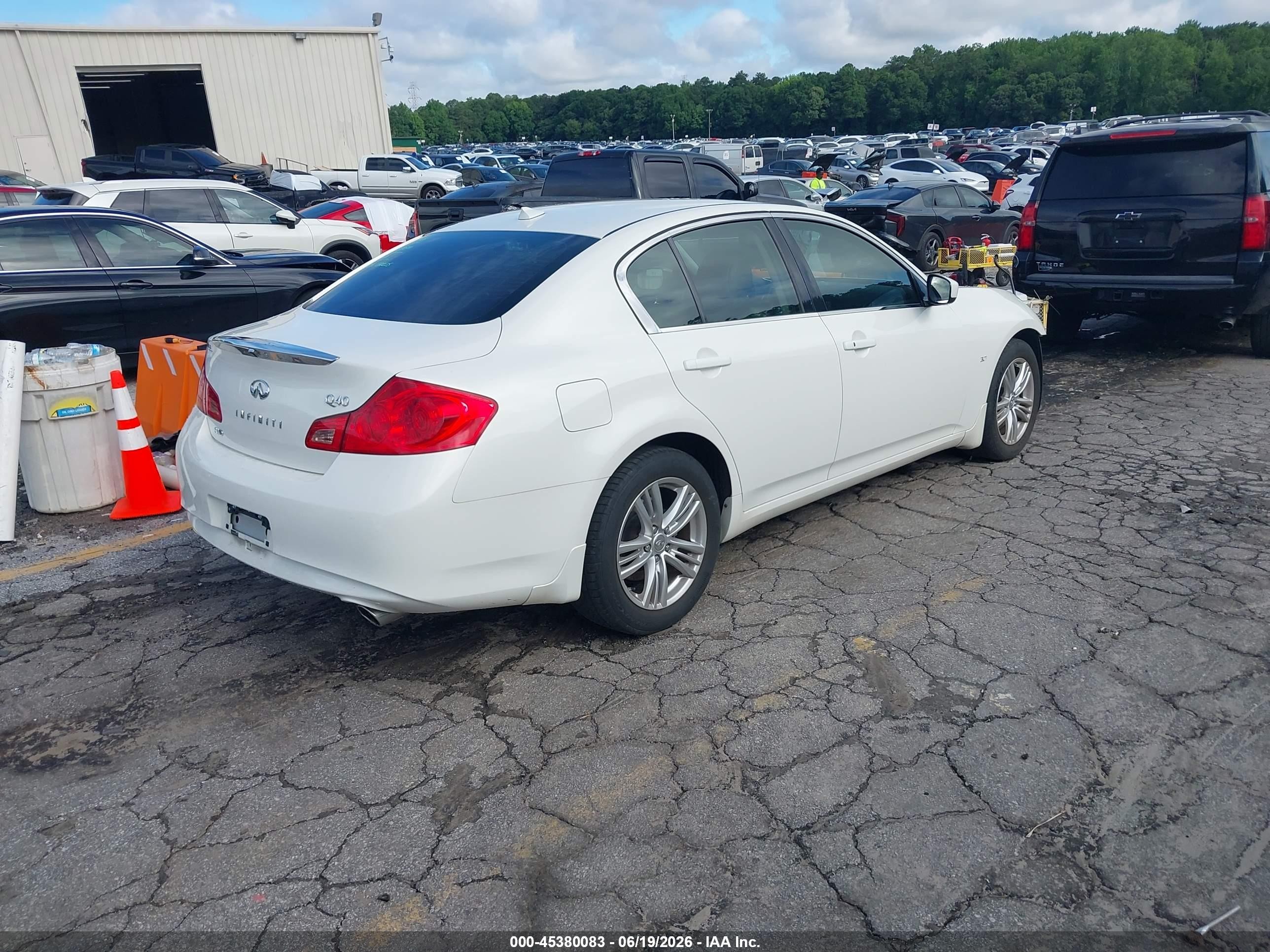 2015 Infiniti Q40   White vin: JN1CV6AR5FM521539