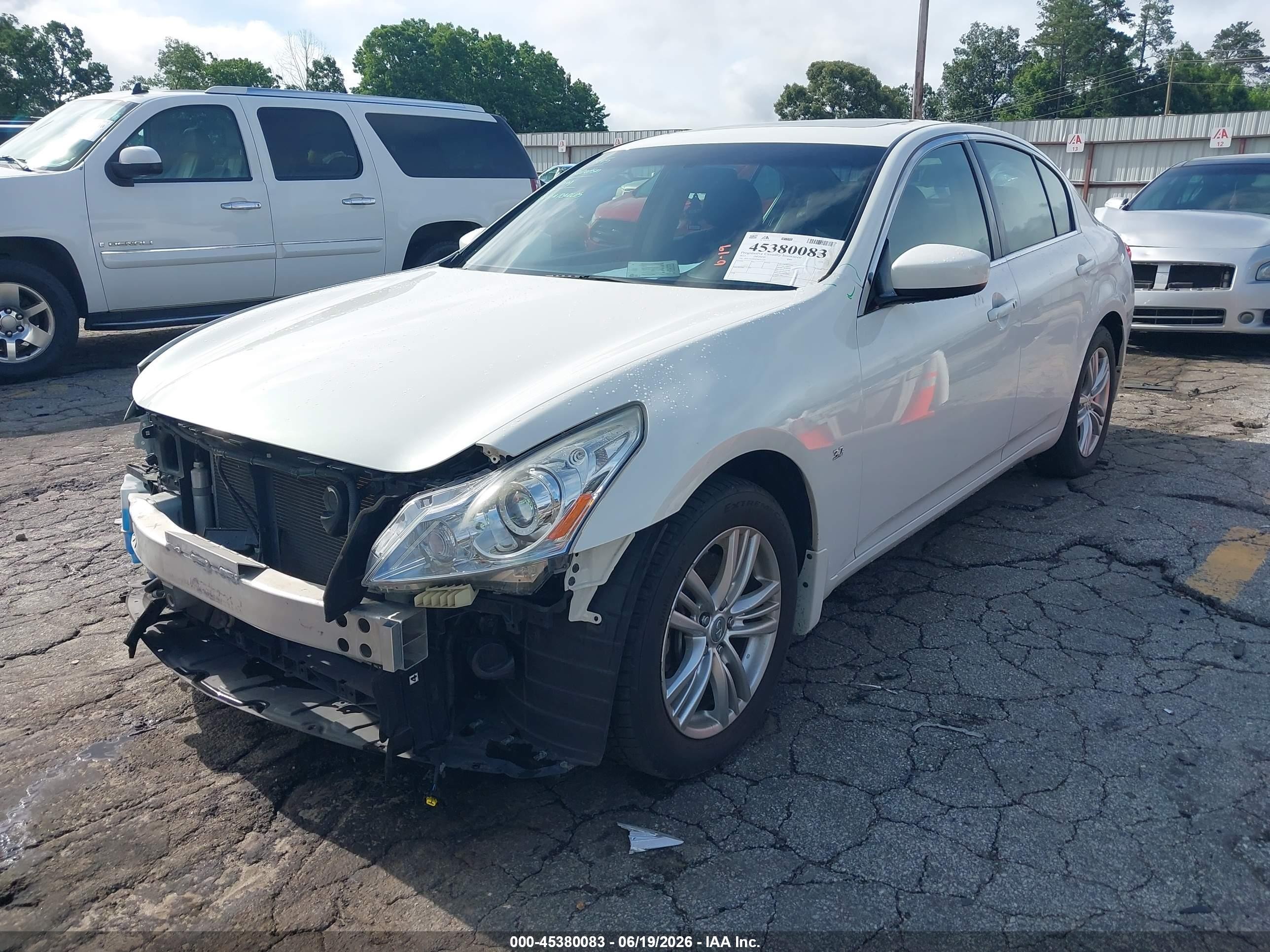 2015 Infiniti Q40   White vin: JN1CV6AR5FM521539