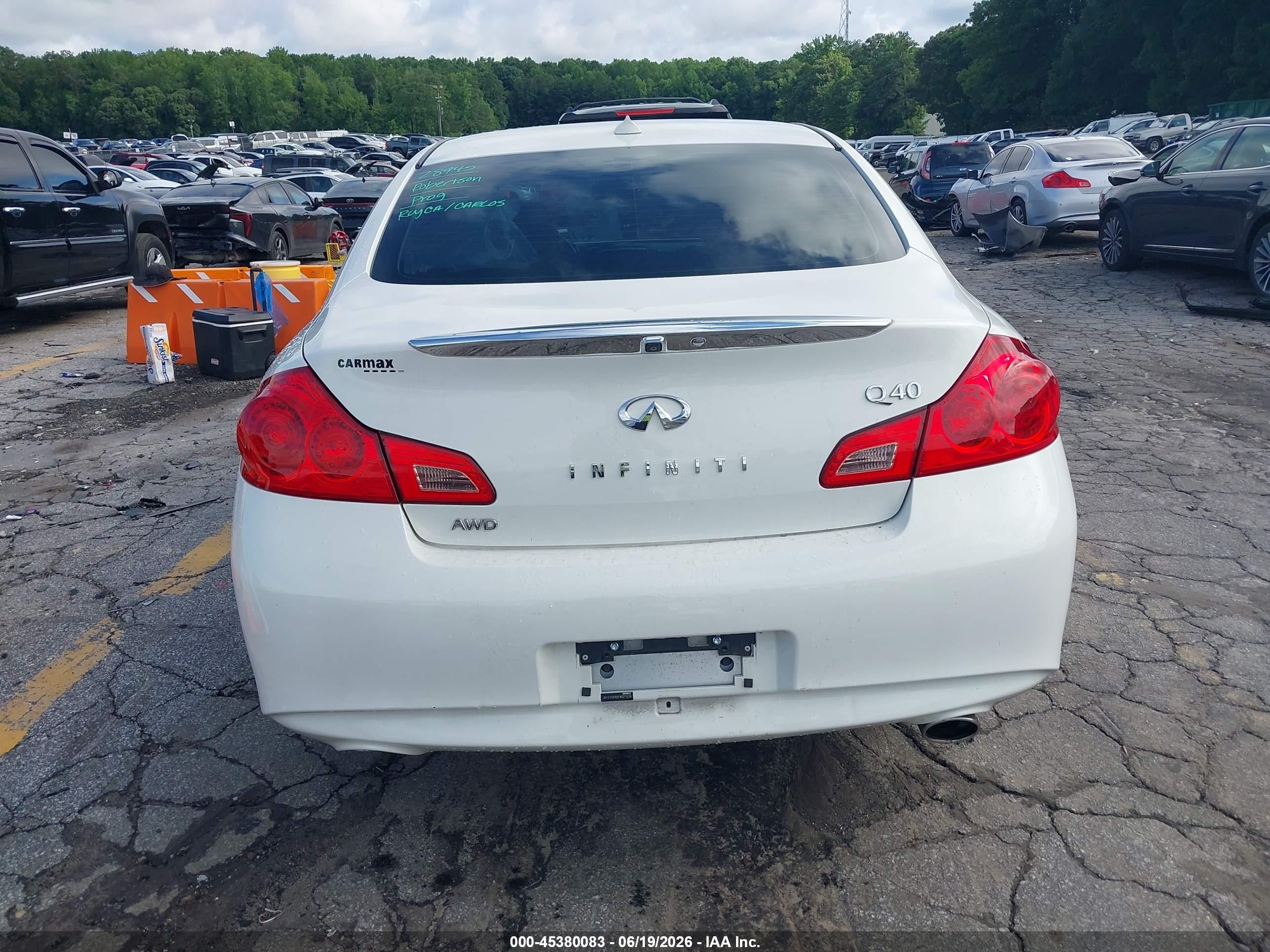 2015 Infiniti Q40   White vin: JN1CV6AR5FM521539