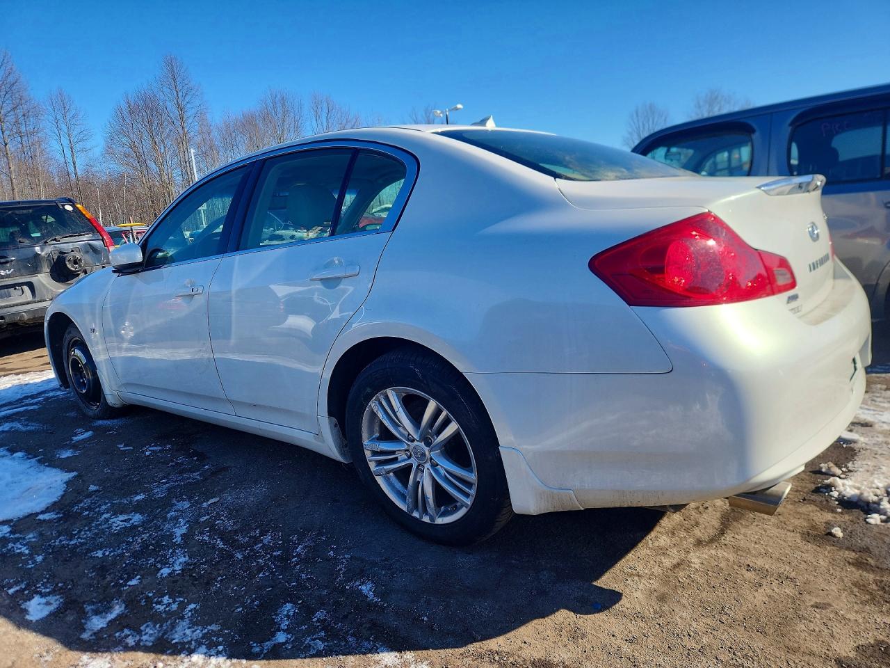2015 Infiniti Q40 White vin: JN1CV6AR5FM650722