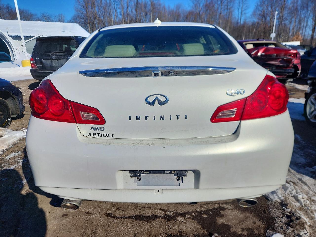 2015 Infiniti Q40 White vin: JN1CV6AR5FM650722