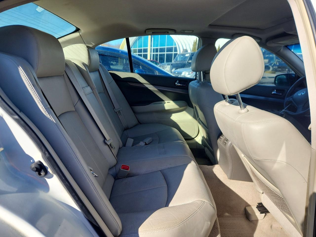 2015 Infiniti Q40 White vin: JN1CV6AR5FM650722