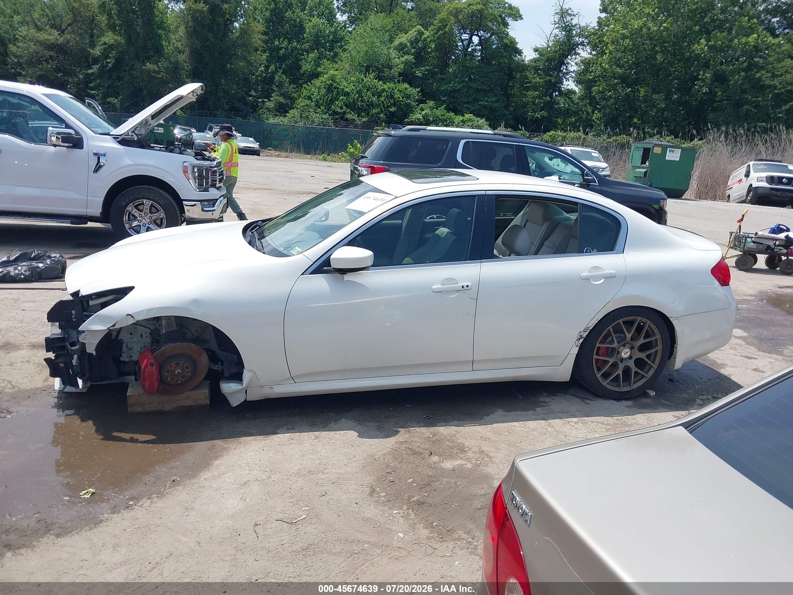 2010 Infiniti G37x   White vin: JN1CV6AR6AM254890